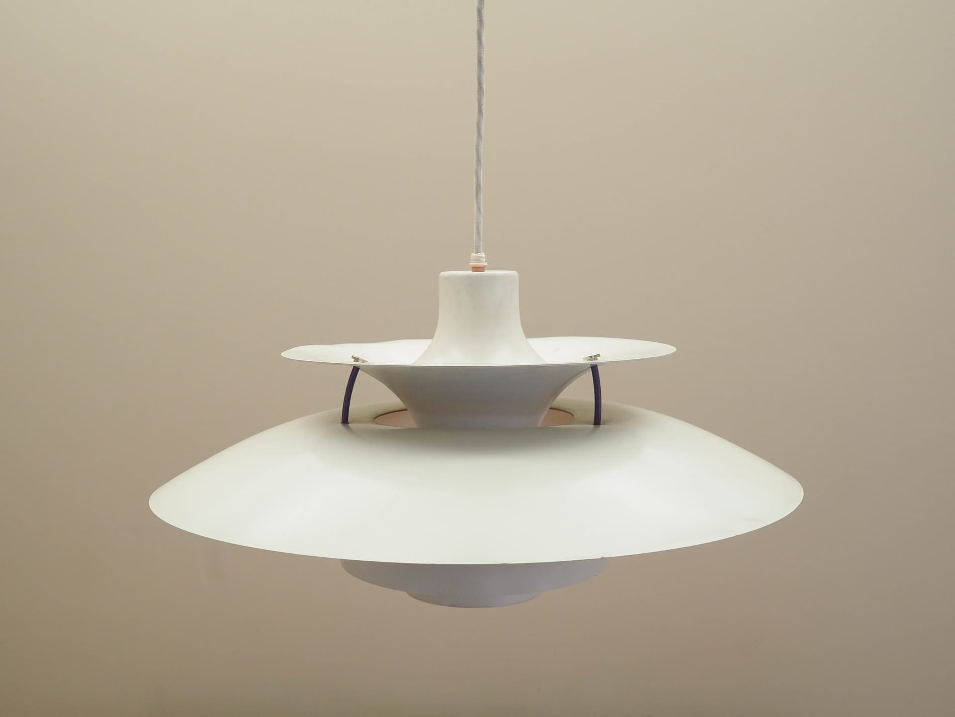Pendant lamp PH5, ivory white metal, Louis Poulsen, Denmark, 1970s. - 191122