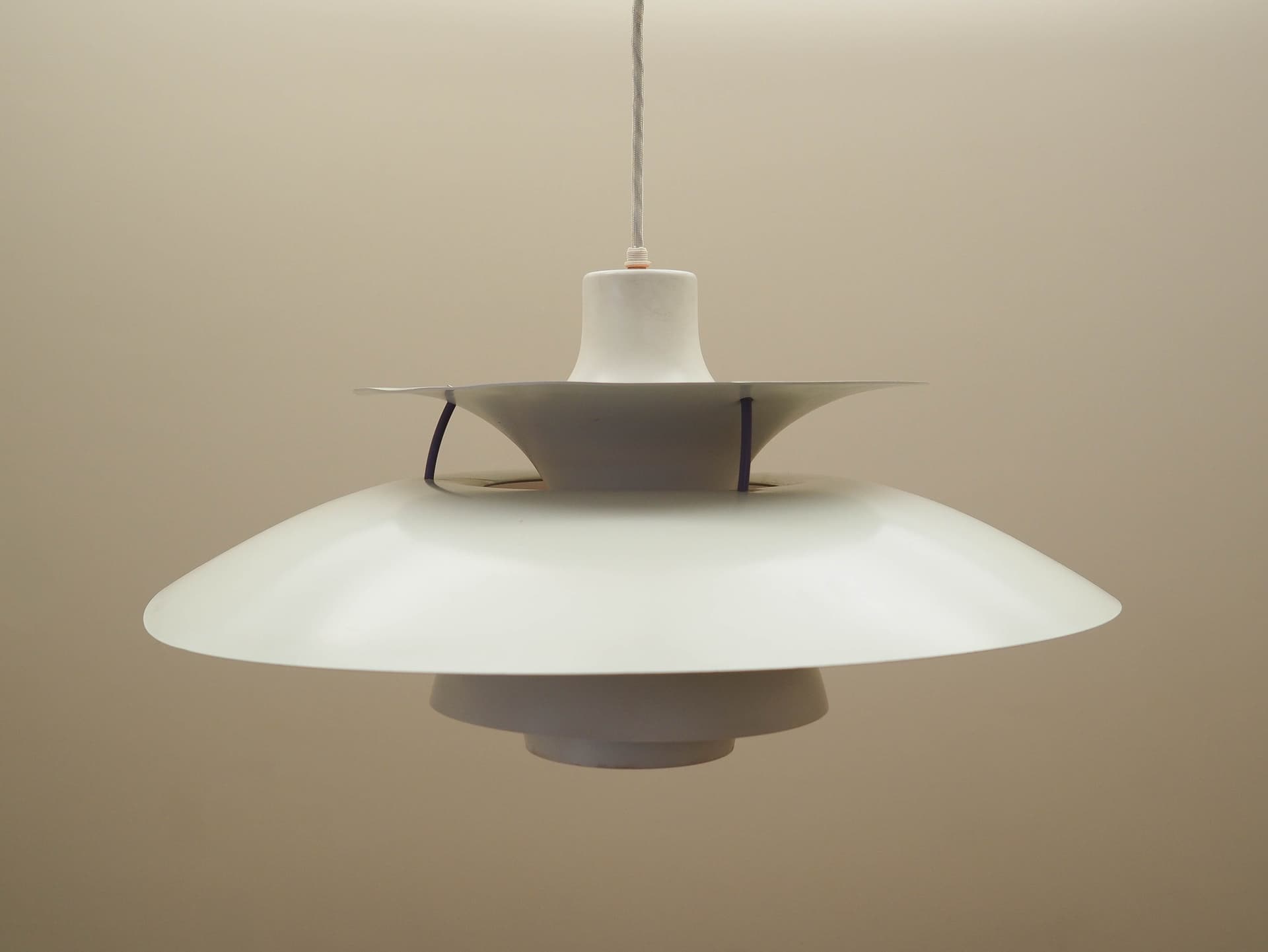 Pendant lamp PH5, ivory white metal, Louis Poulsen, Denmark, 1970s. - 191131