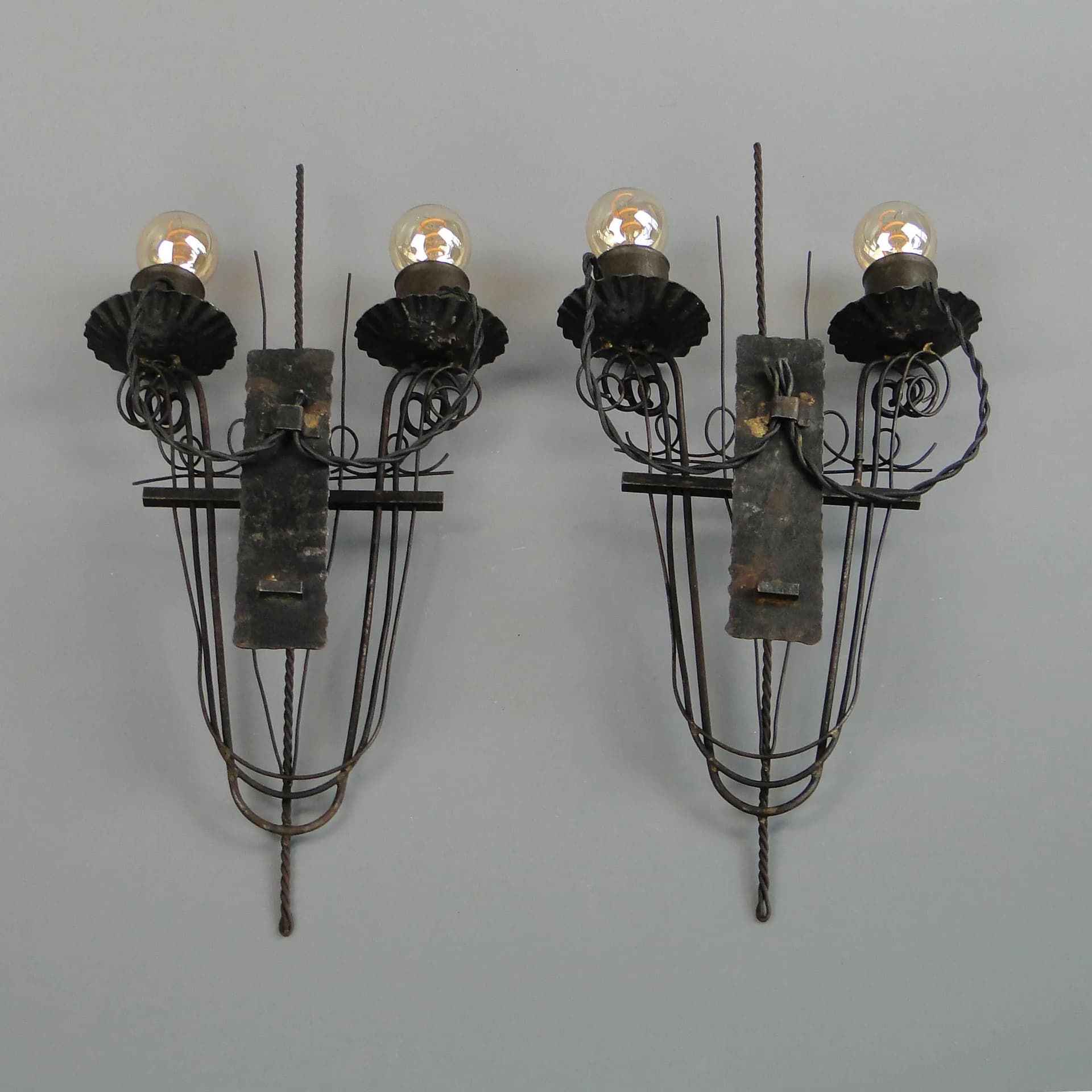 Para kinkietów, metaloplastyka, stal czarna, Polska, lata 60. - 13376