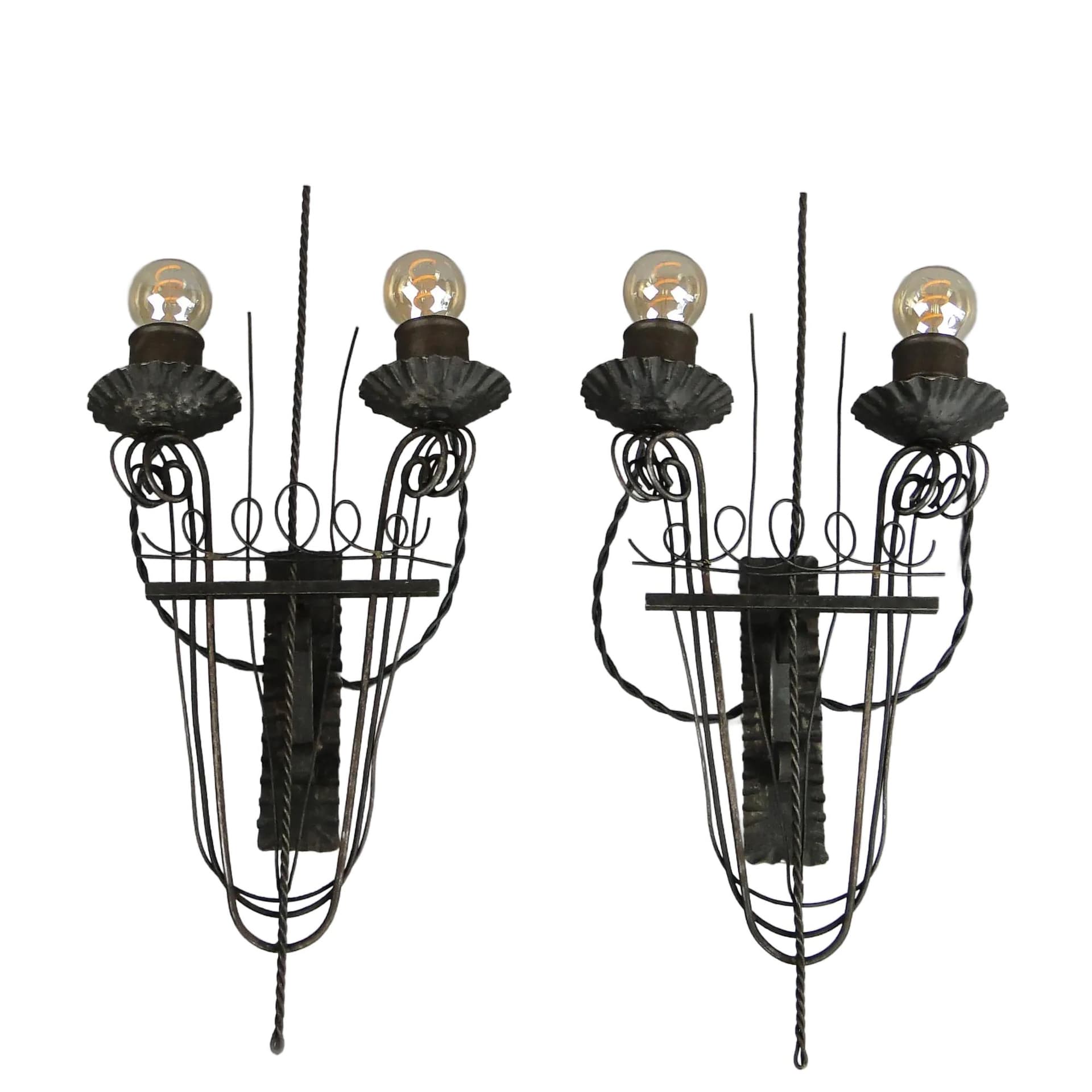 Para kinkietów, metaloplastyka, stal czarna, Polska, lata 60.