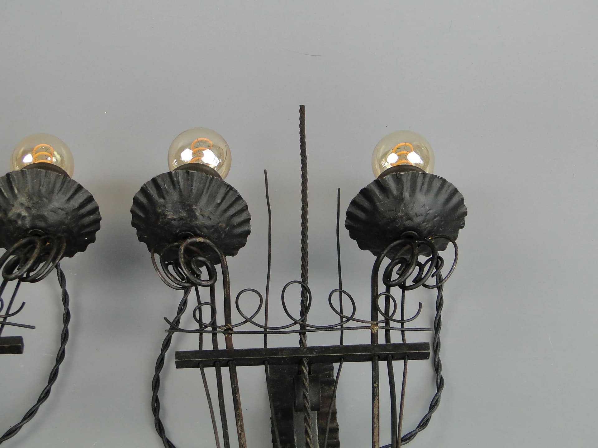 Para kinkietów, metaloplastyka, stal czarna, Polska, lata 60. - 13374