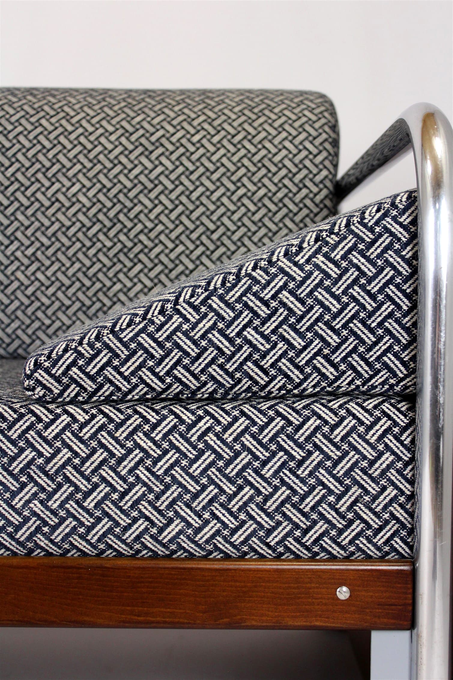 Sofa C10, szary, tkanina, stal chromowana, drewno, proj. R. Slezak, Czechy, lata 30. - 191566