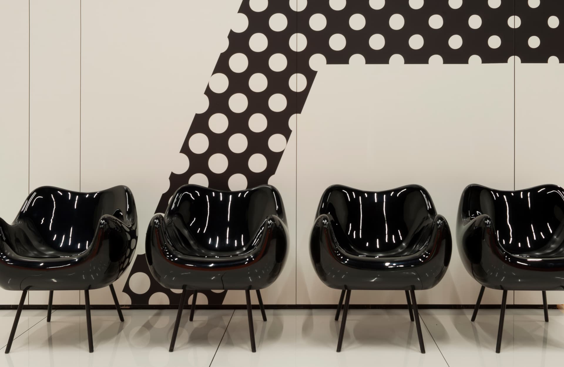 Fotel RM58 Classic czarny, proj. R. Modzelewski, VZÓR - 1584