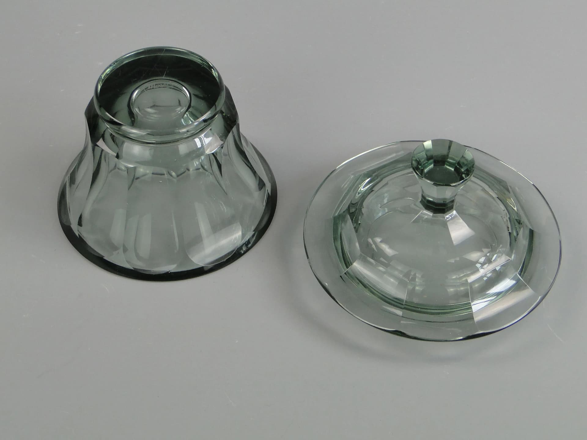 Bonbonniere Art Deco, grey crystal, by J. Hoffmann, Czech Republic, 1930s. - 13360