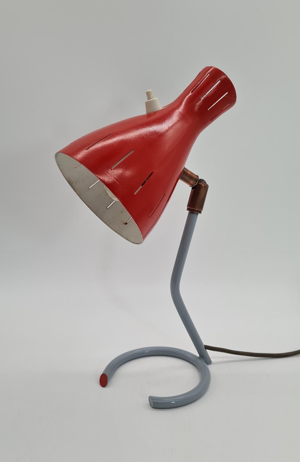 Desk lamp, red metal, Helo Leuchten, Germany, 1960s. - 191652