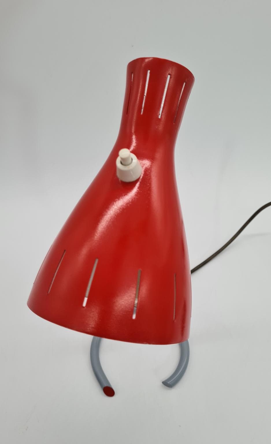 Desk lamp, red metal, Helo Leuchten, Germany, 1960s. - 191654