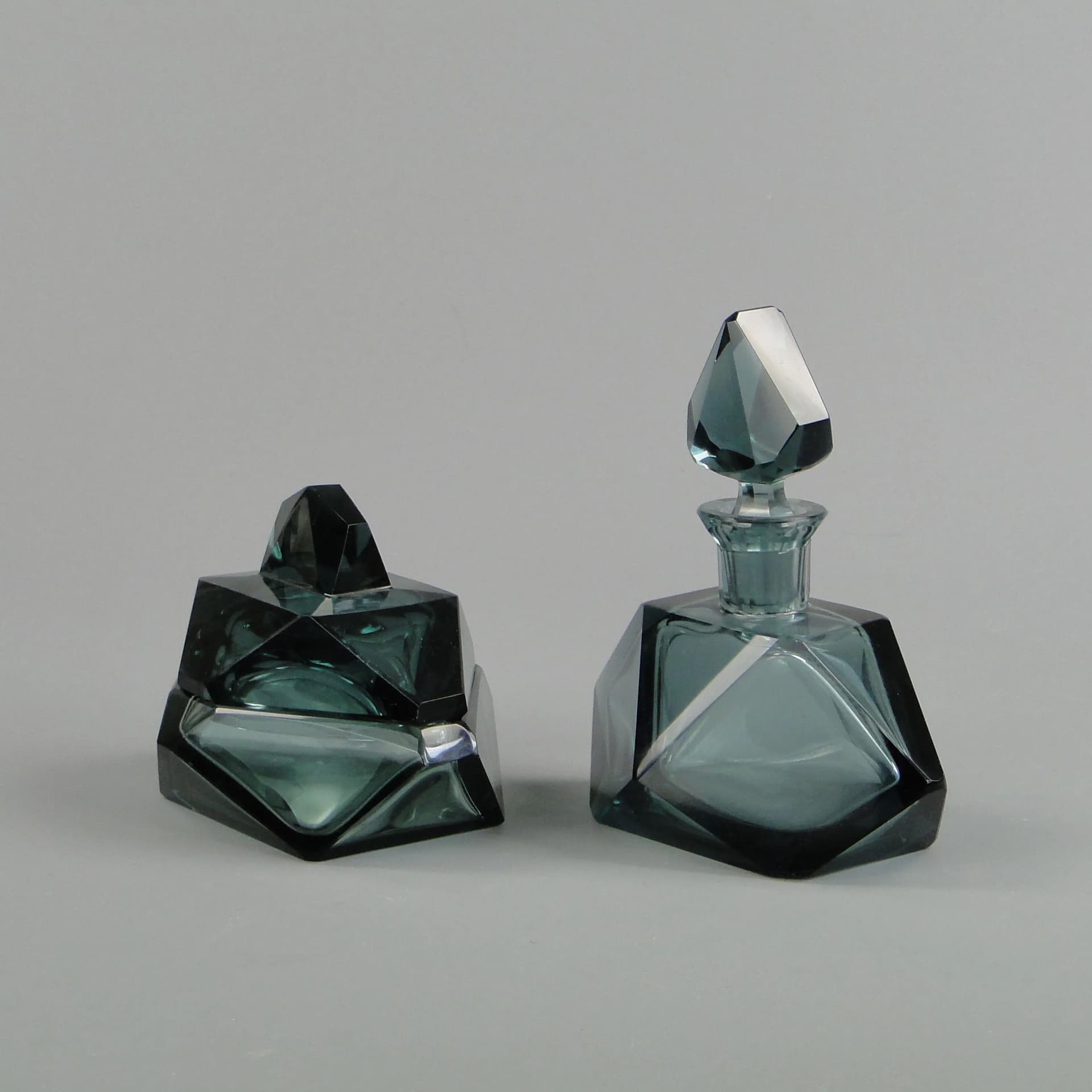 Vanity set Art Deco, grey crystal, Ludwik Moser & Sohne, Czechoslovakia, 1930s. - 13354