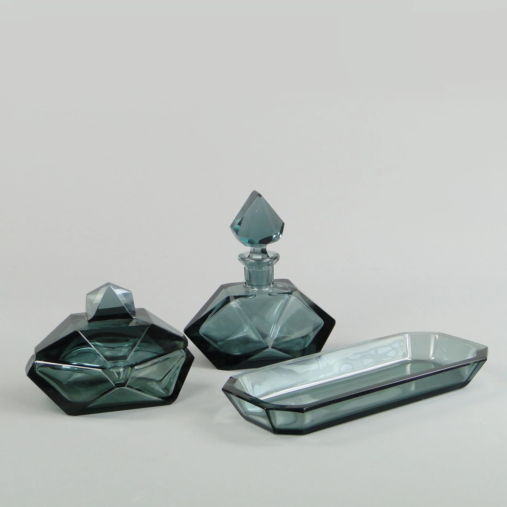 Vanity set Art Deco, grey crystal, Ludwik Moser & Sohne, Czechoslovakia, 1930s. - 13350