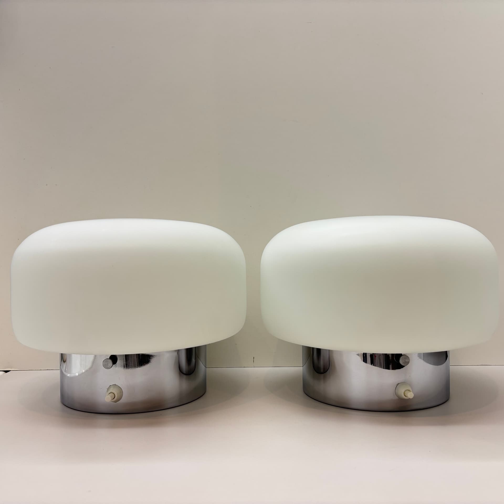 Para kinkietów Bauhaus, biały, szkło, chrom, Niemcy, lata 70. - 191770