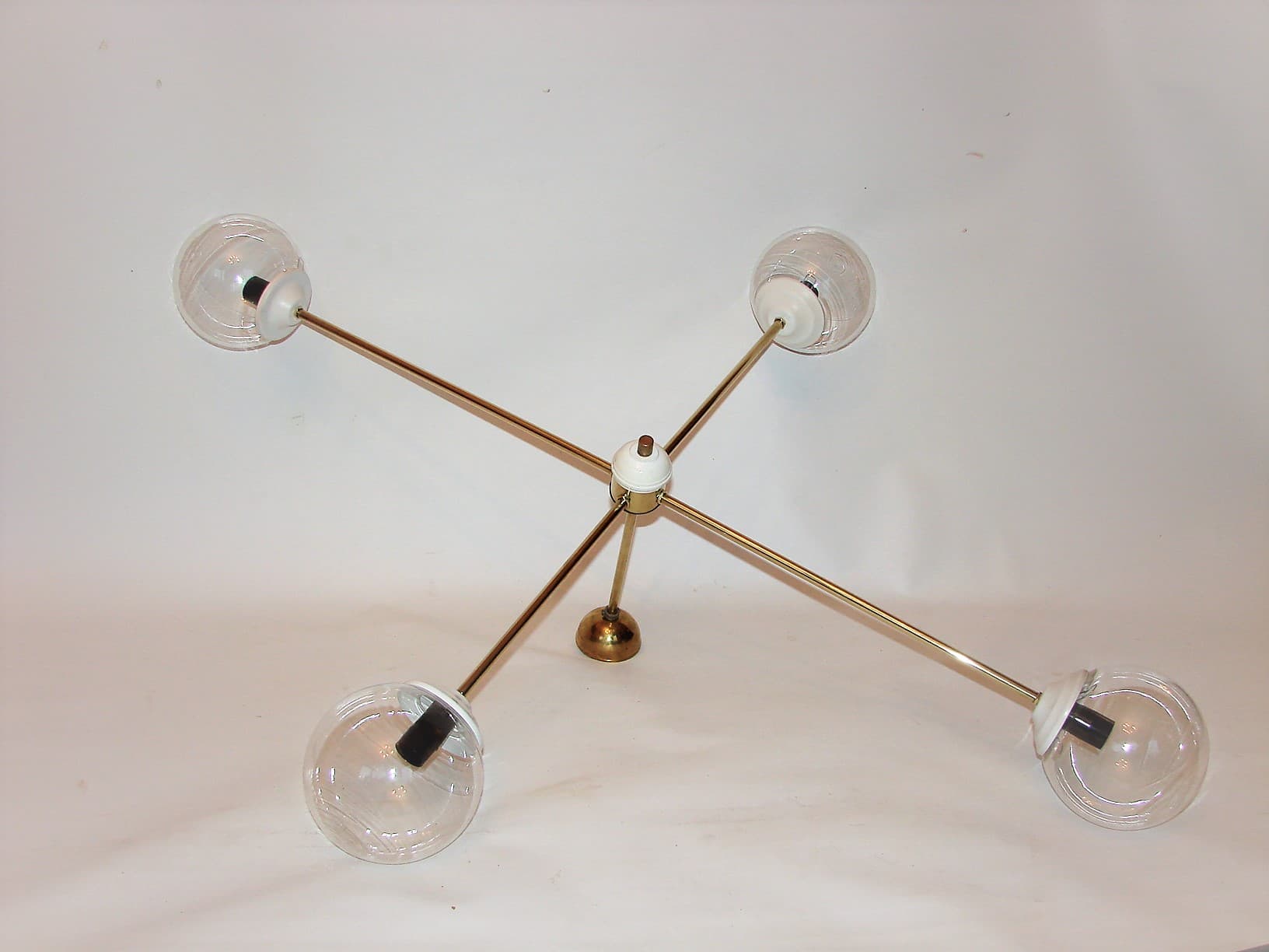 Minimalistyczny żyrandol mid-century, metal, mosiądz, lata 60. - 191852