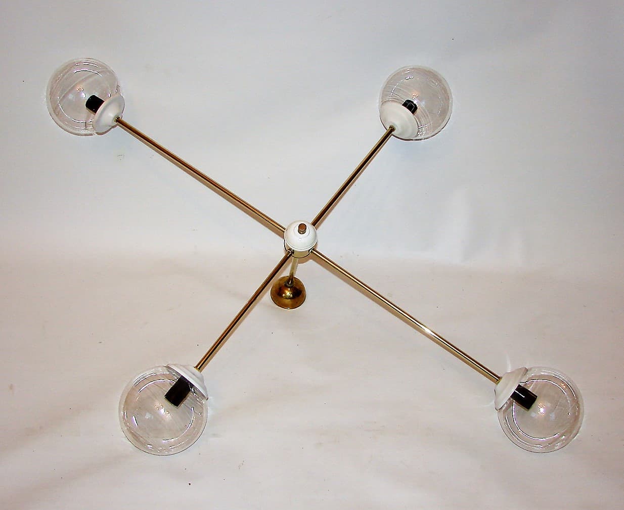 Minimalistyczny żyrandol mid-century, metal, mosiądz, lata 60. - 191857