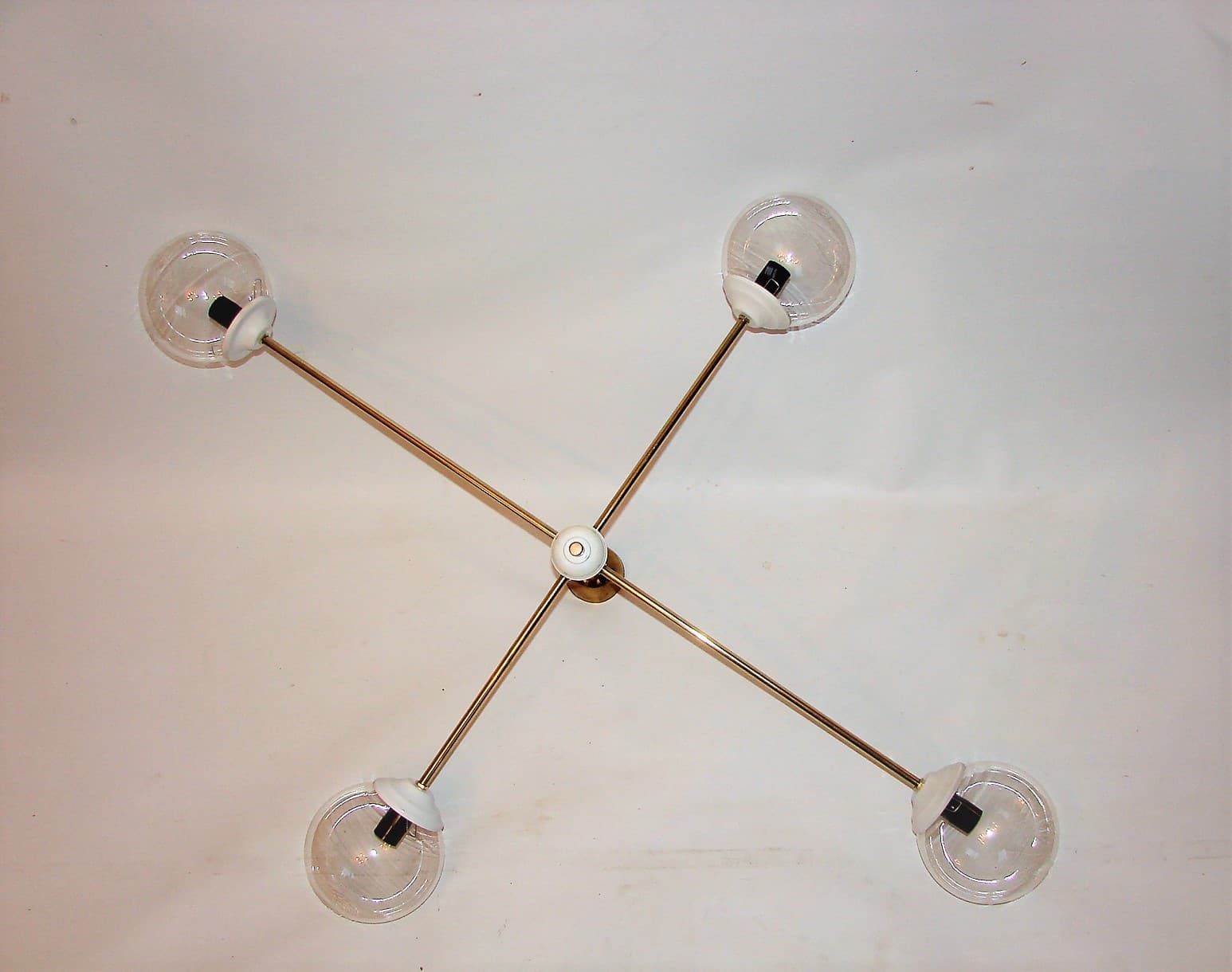 Minimalistyczny żyrandol mid-century, metal, mosiądz, lata 60. - 191853