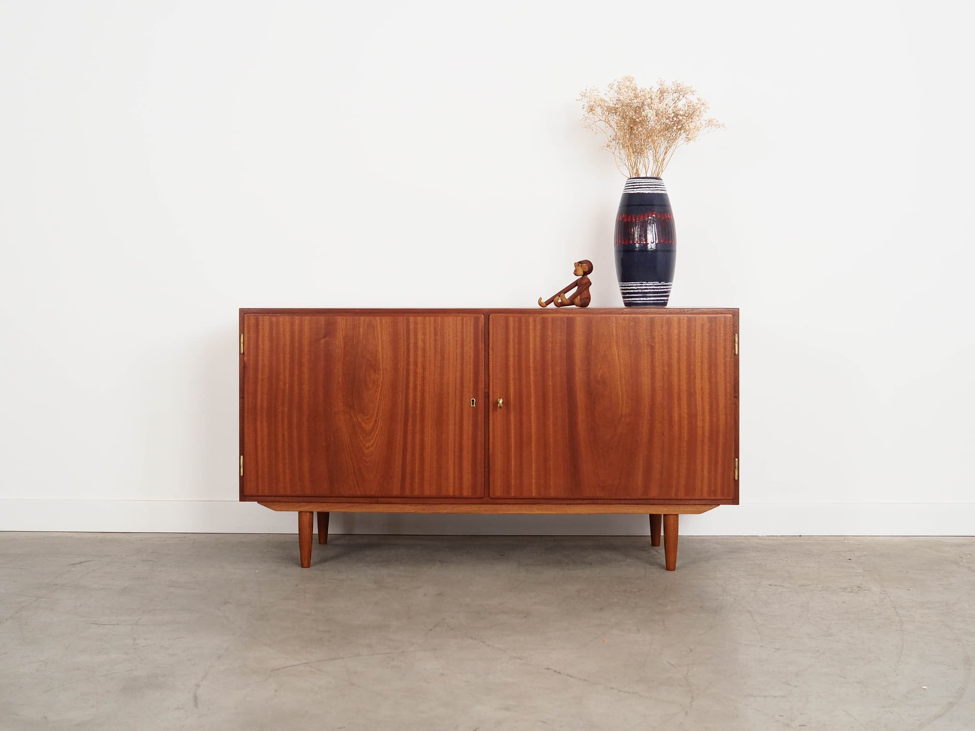 Cabinet, dark mahogany, by C. Jensen, Hundevad&Co., Denmark, 1970s. - 191990