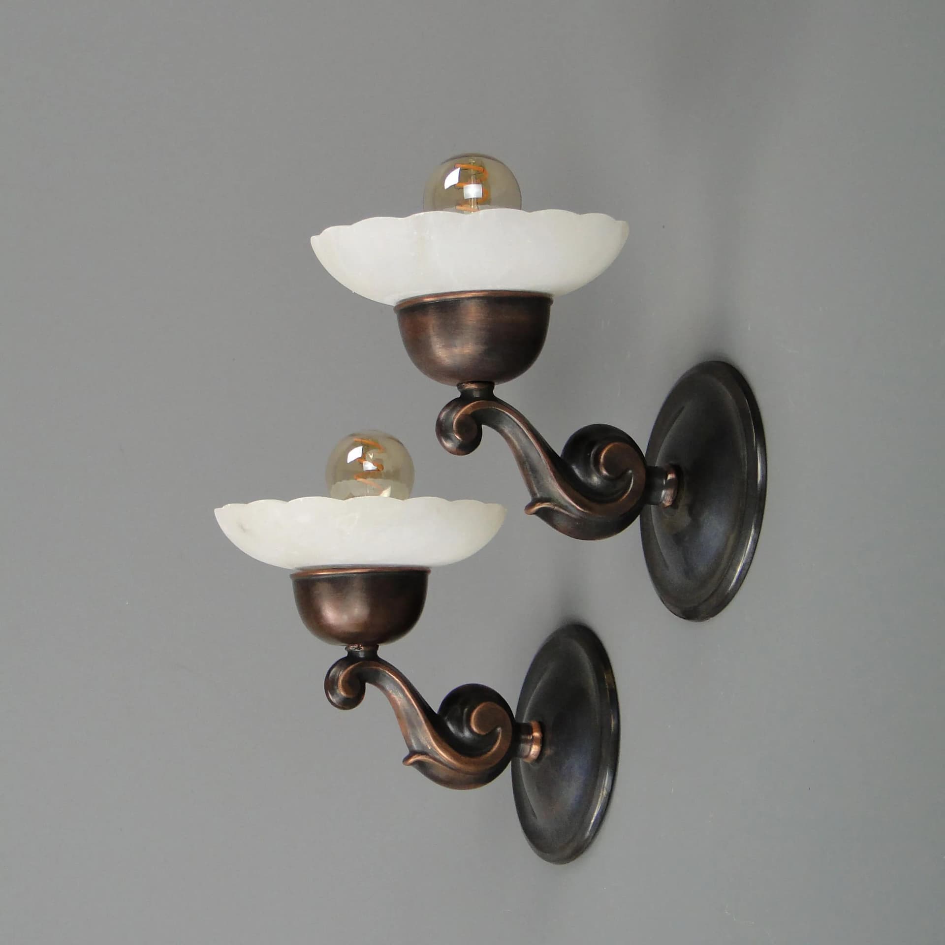 Mosiężno-alabastrowa para kinkietów art déco, Polska, lata 20. - 13324