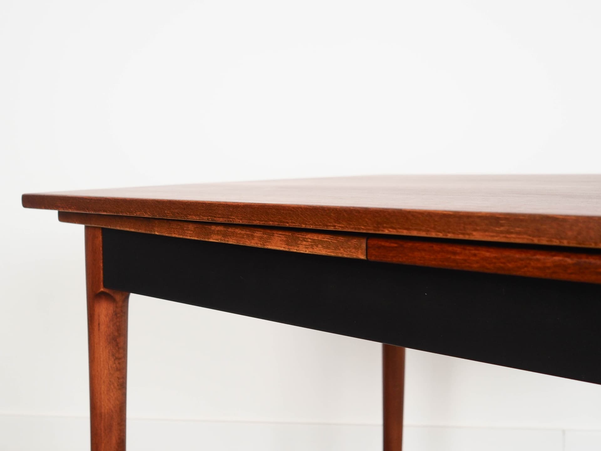Table, brown walnut, Denmark, 1970s. - 192064