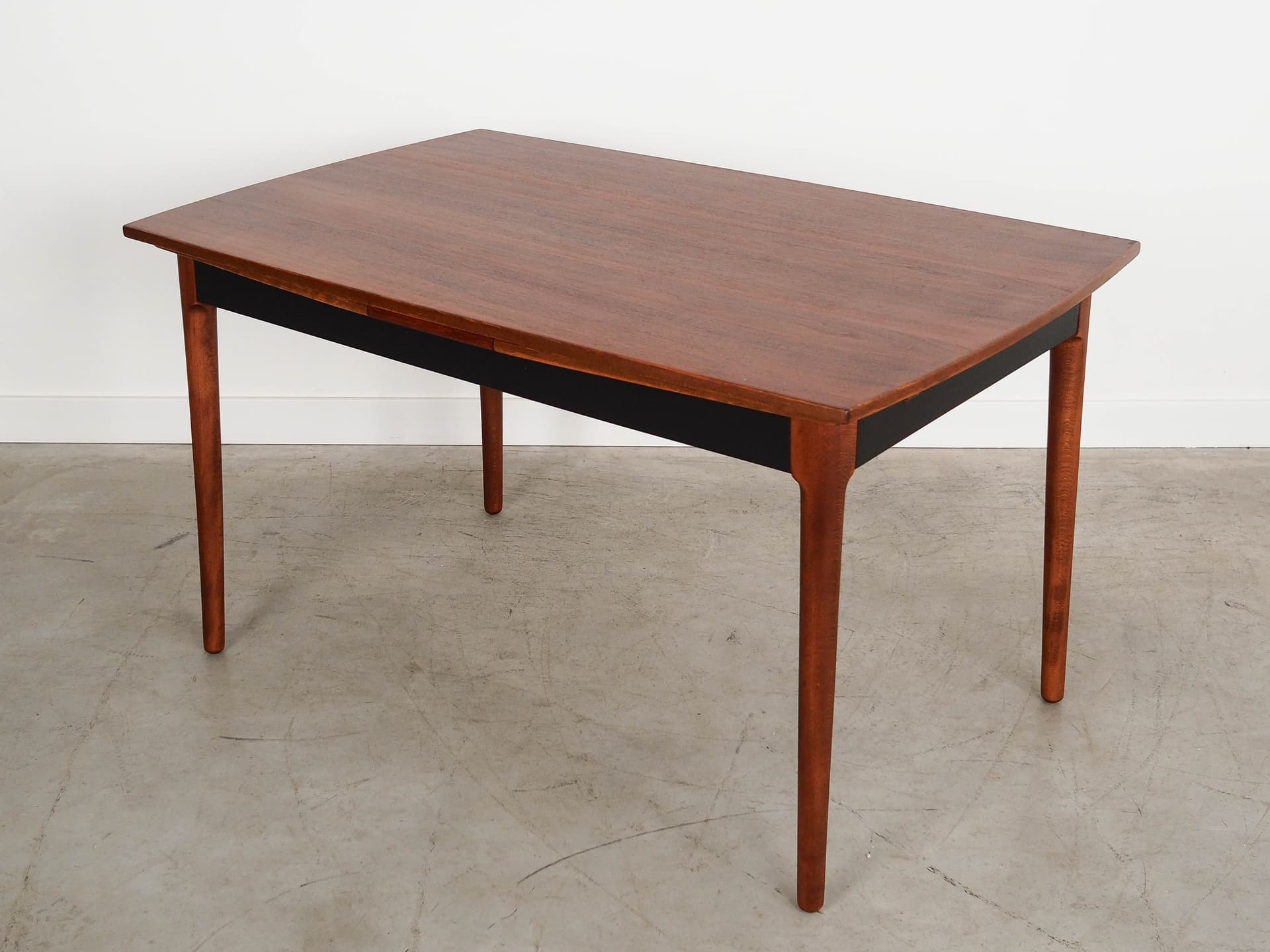 Table, brown walnut, Denmark, 1970s. - 192062