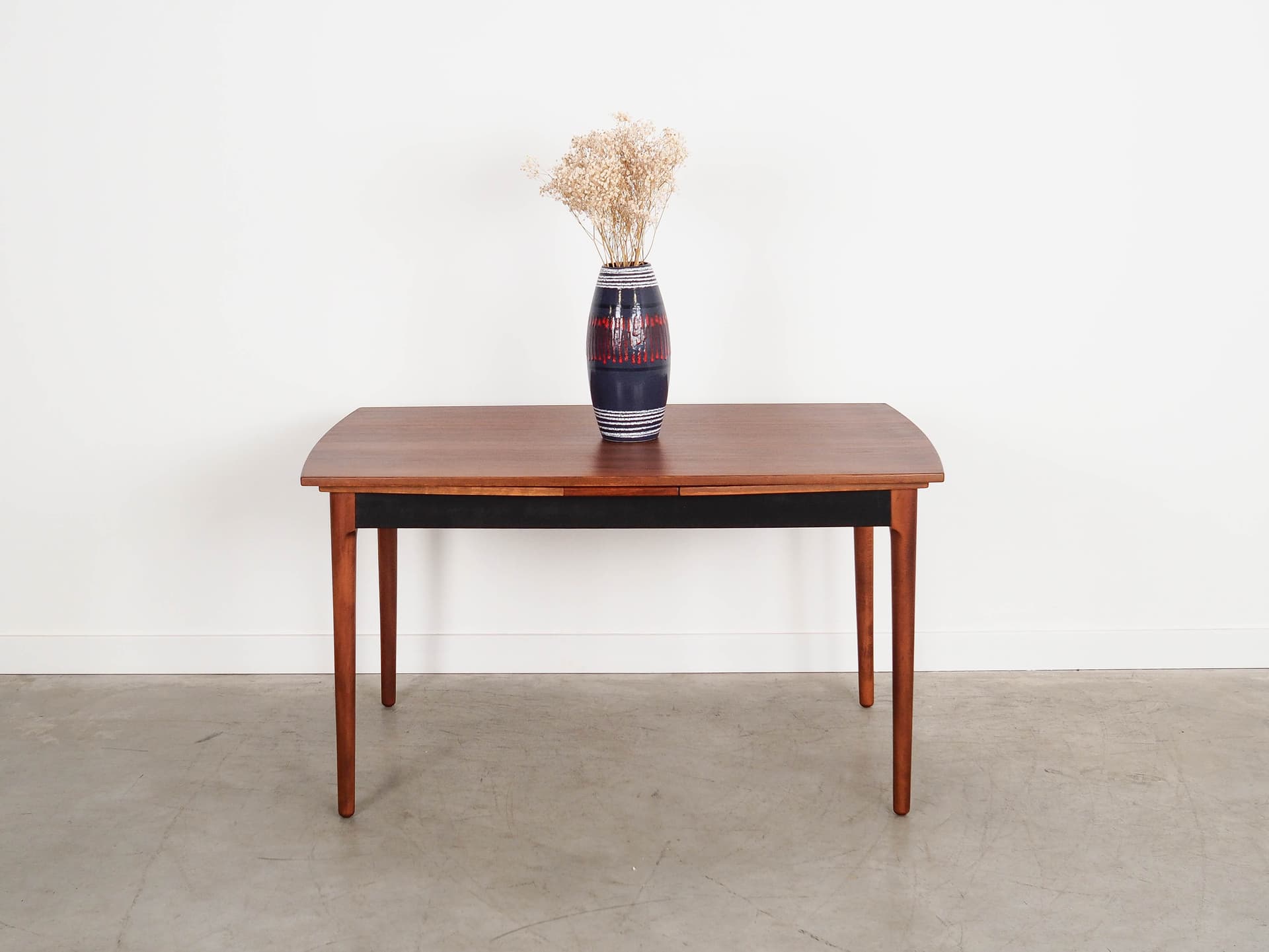 Table, brown walnut, Denmark, 1970s. - 192060