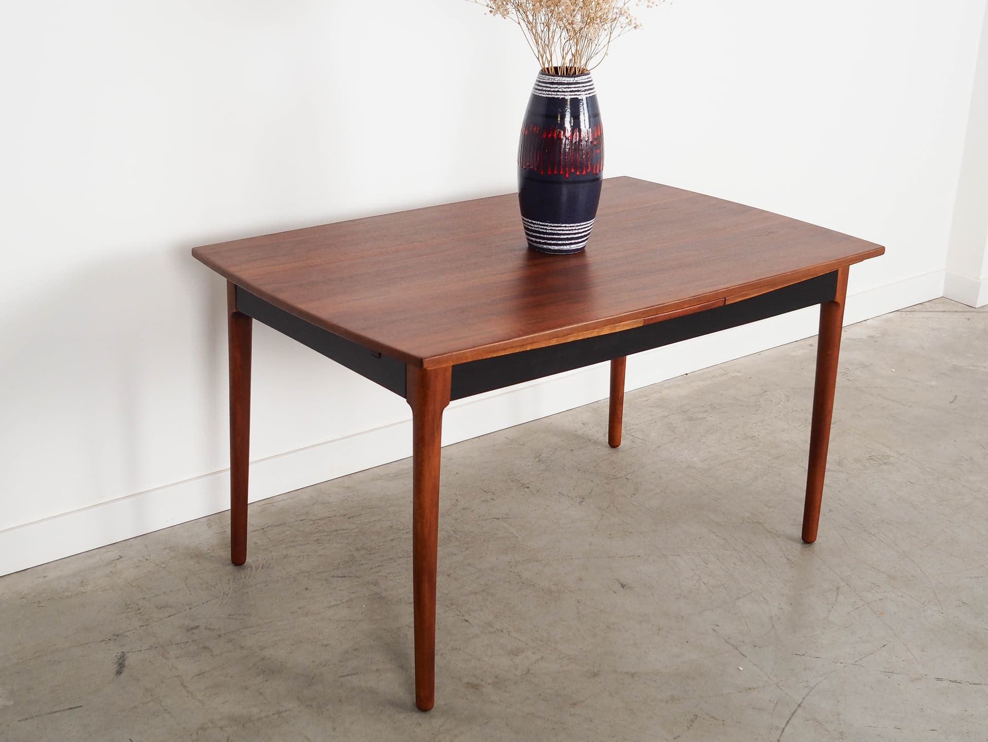 Table, brown walnut, Denmark, 1970s. - 192061
