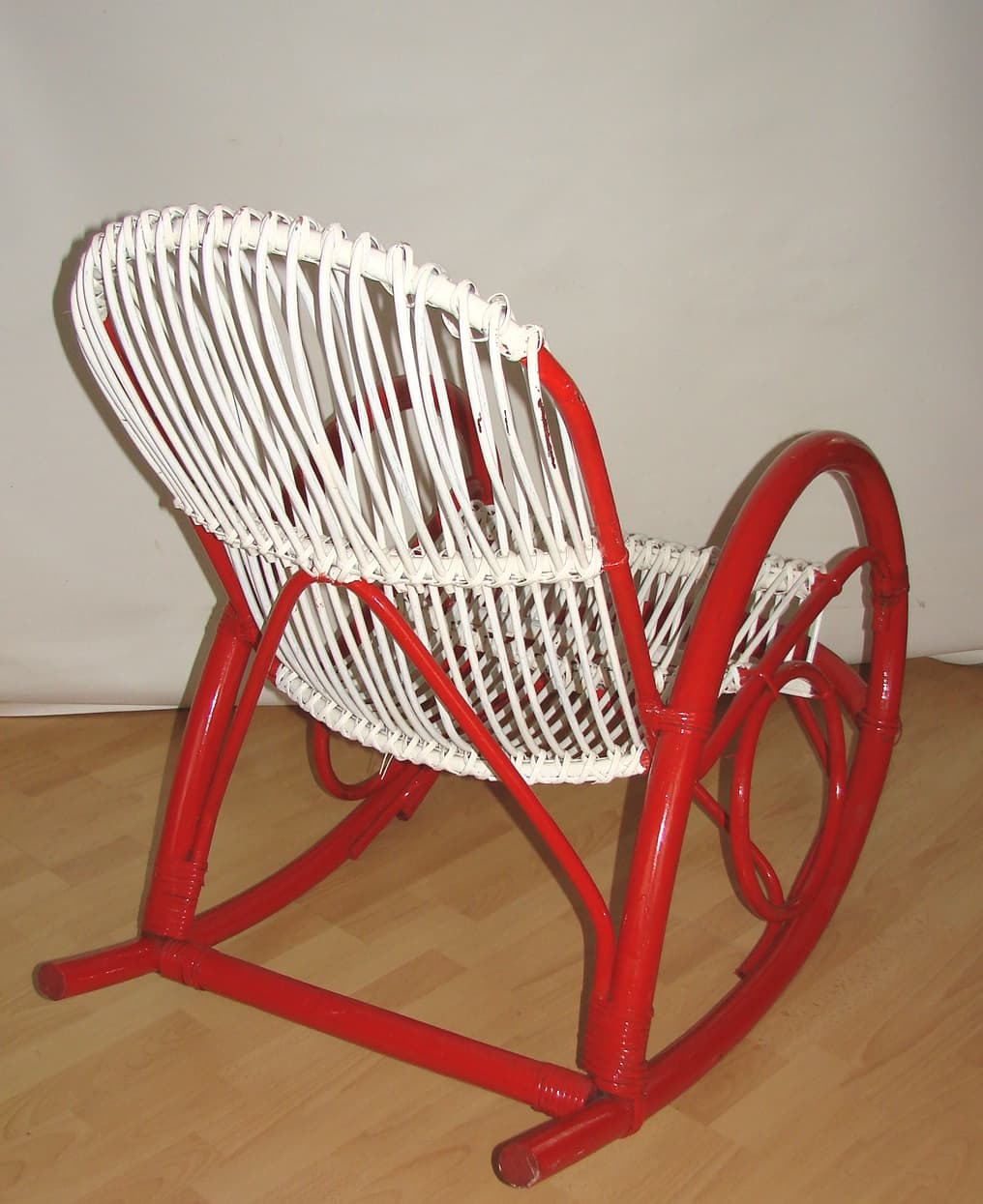 Rocking chair, red, white rattan, Rohé Noordwolde, Netherlands, 1970s. - 192180
