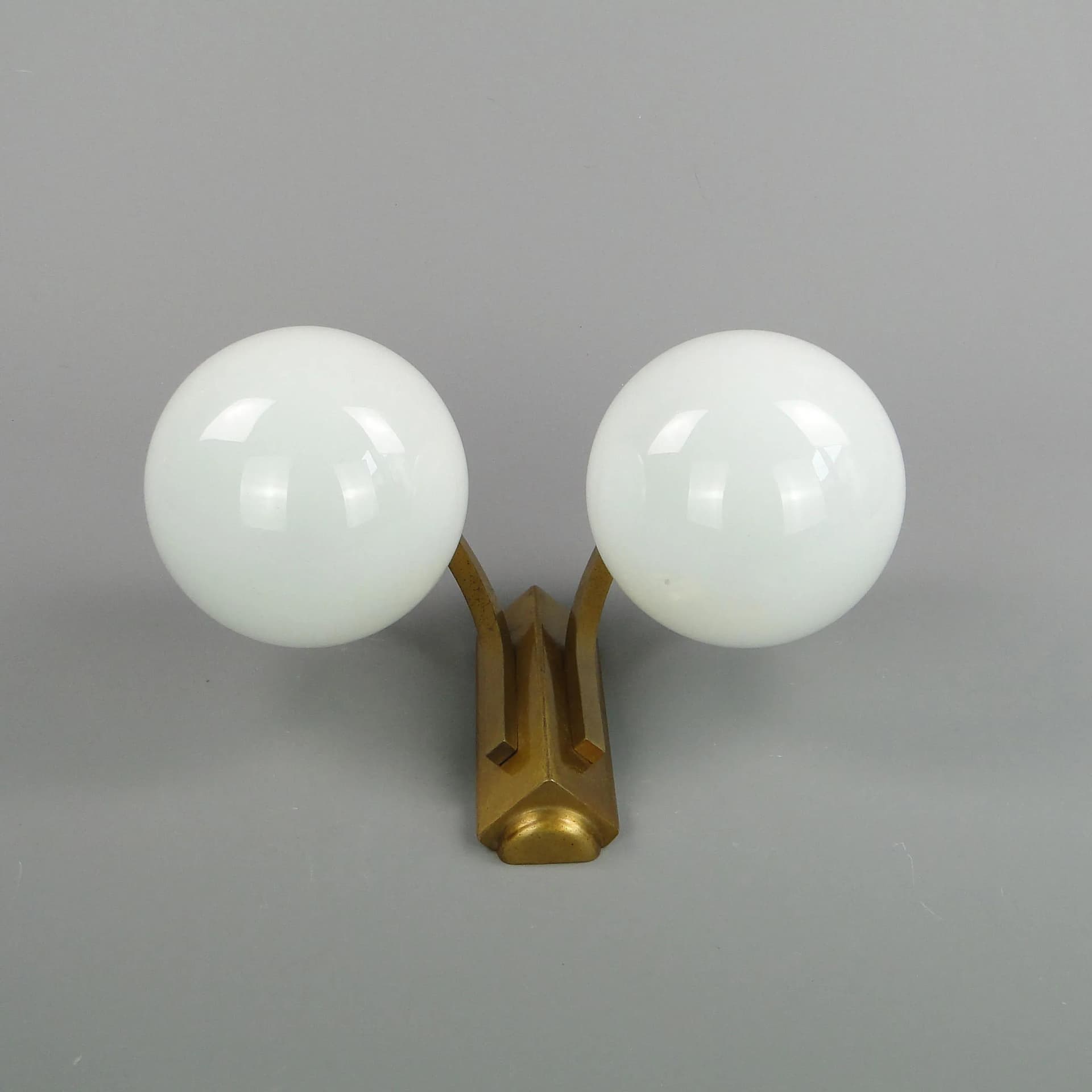 Para kinkietów dwuramiennych, mosiądz złoty, szkło białe, Niemcy, lata 60. - 13293