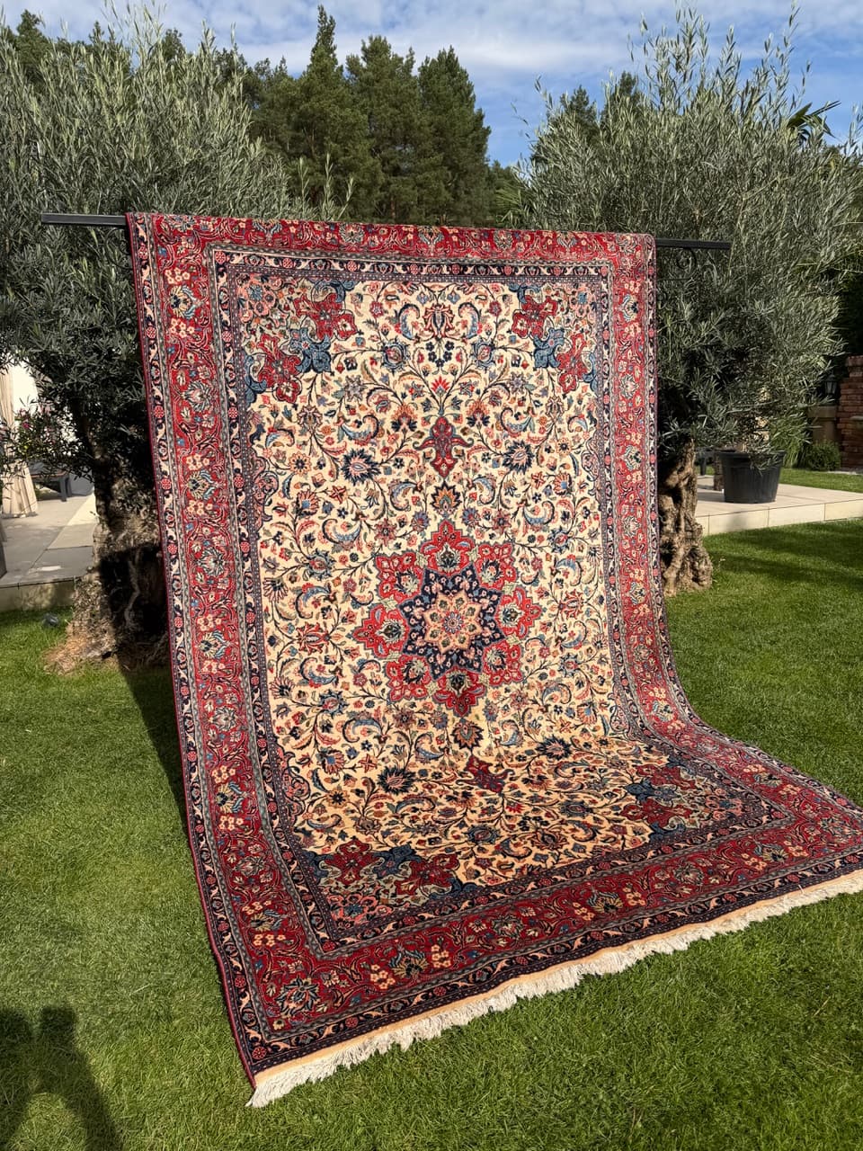 Rug Isfahan 310x200 cm, beige, wool, Iran - 192418
