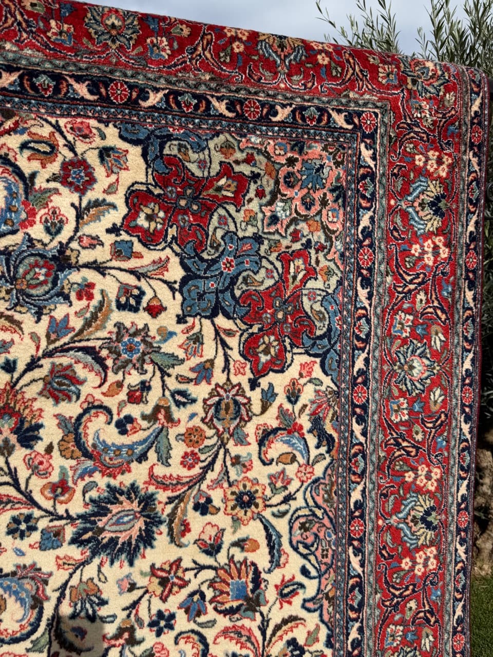 Rug Isfahan 310x200 cm, beige, wool, Iran - 192427
