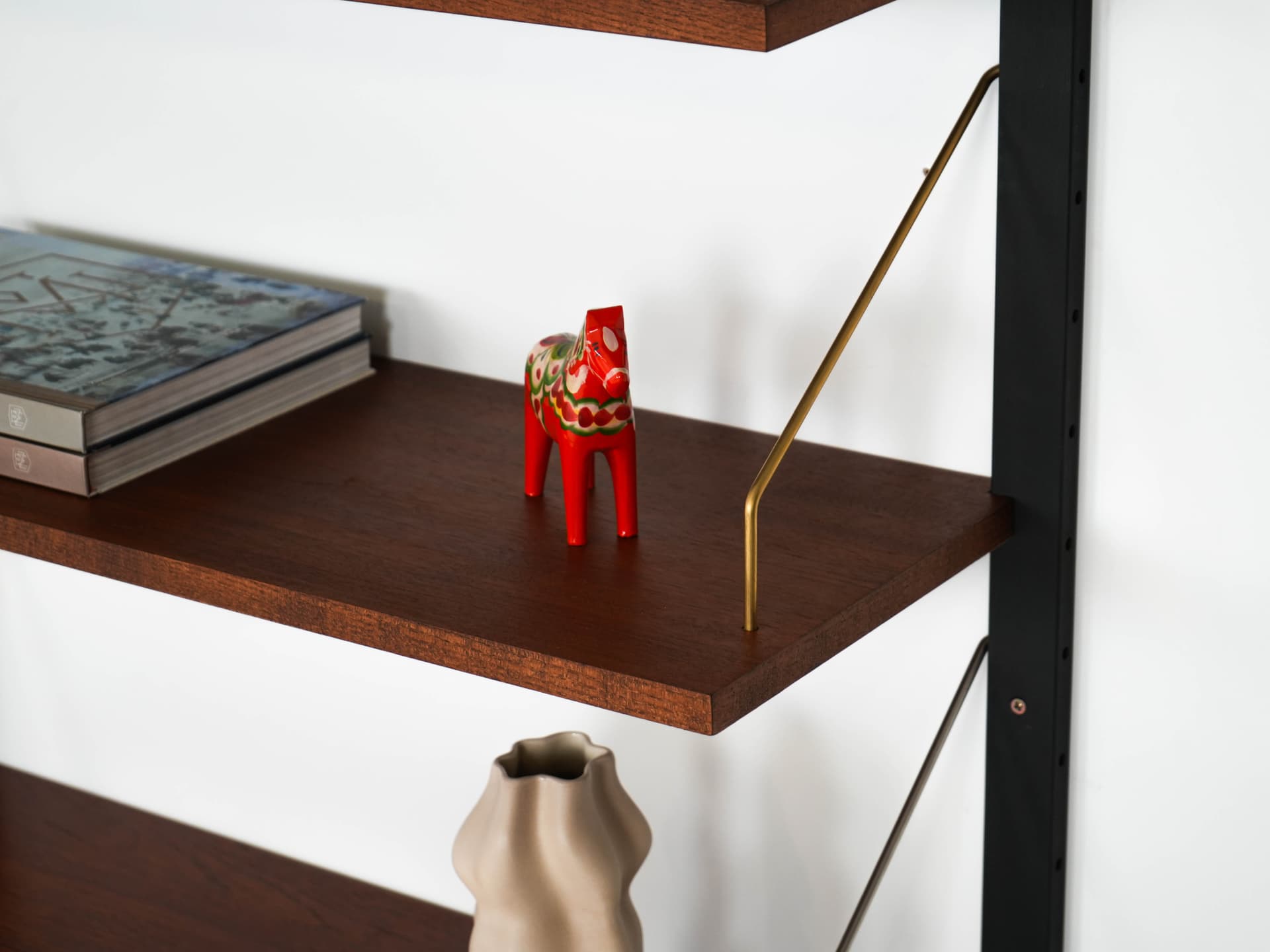 Regał systemowy, tek brązowy, metal czarny, szkło, Dania, lata 60. - 192527