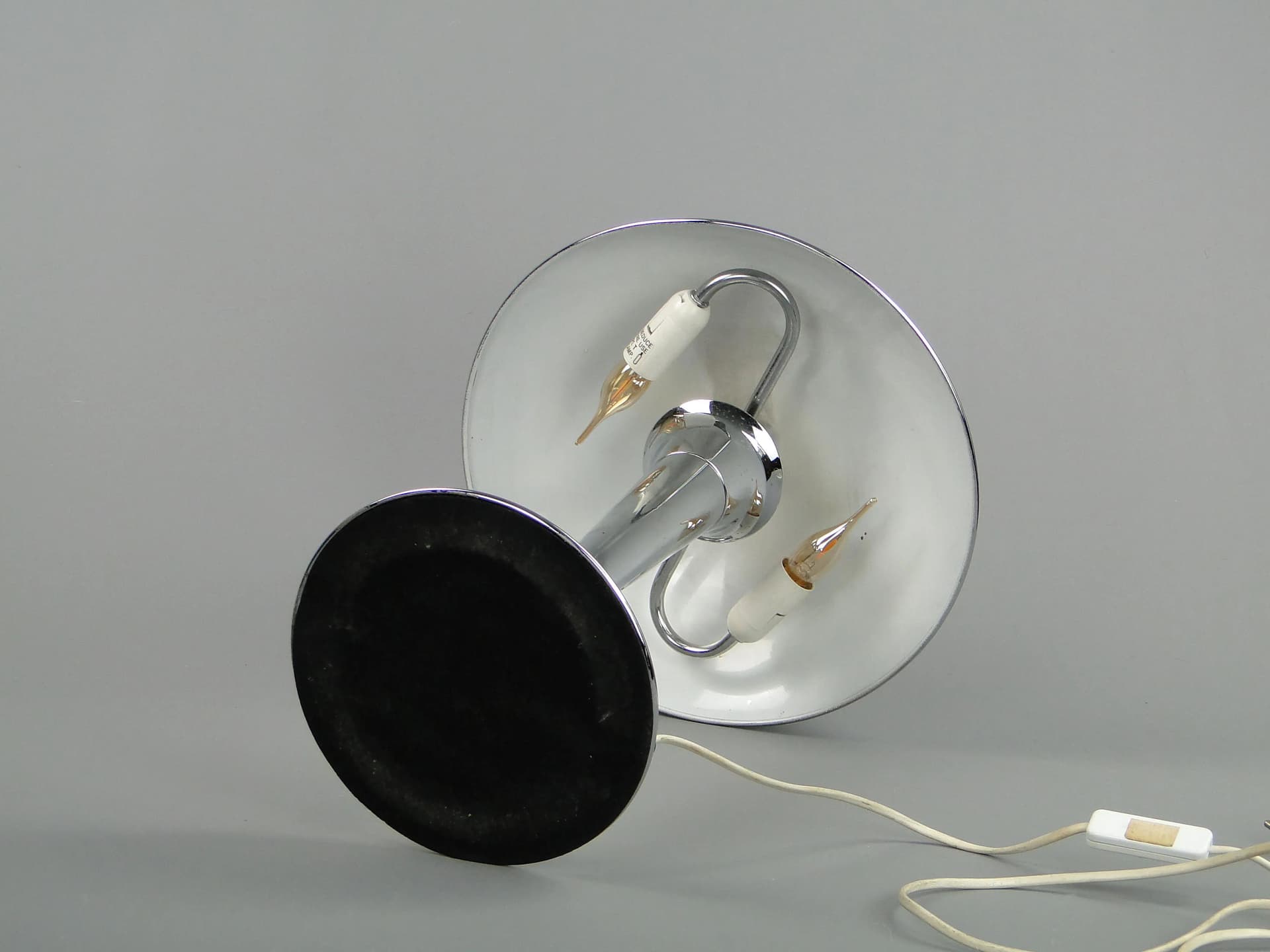 Lampa stołowa Art Deco, metal chrom srebrny, Włochy, lata 80. - 13385