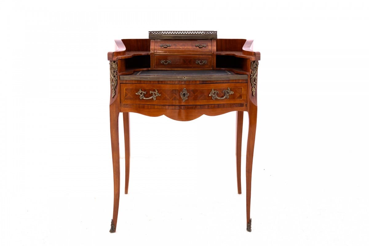 Biurko damskie, styl Ludwika XV, orzech brązowy, skóra czarna, mosiądz złoty, marmur kremowy, Francja, początek XX w. - 192855