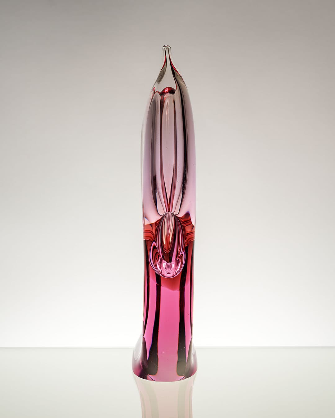 Forma szklana, liliowy, szkło neodymowe, proj. J. Cvrcek, M. Klinger, Czechosłowacja, lata 70. - 193424