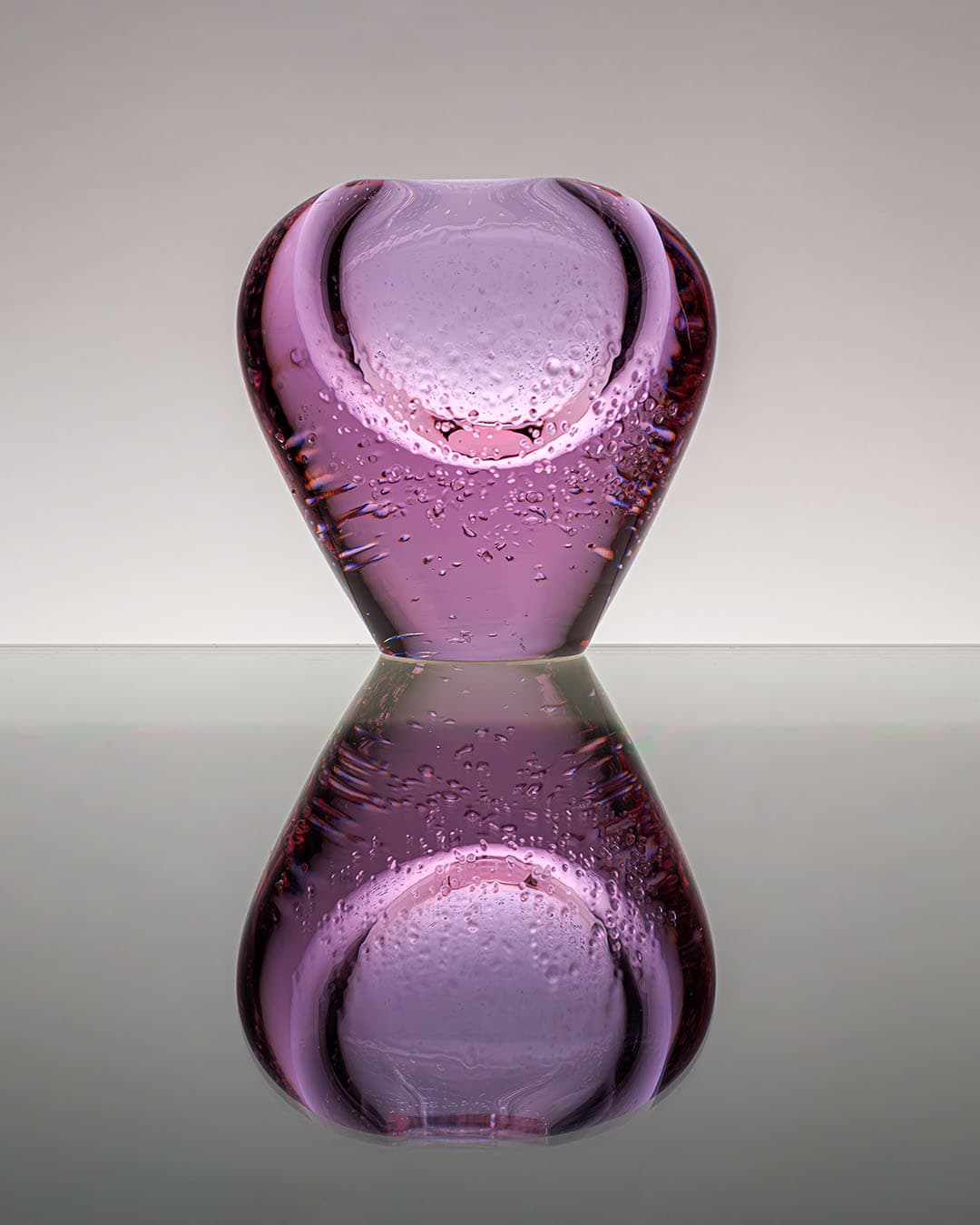 Wazon, szkło neodymowe fioletowy, proj. M. Klinger, Czechosłowacja, lata 70. - 193470
