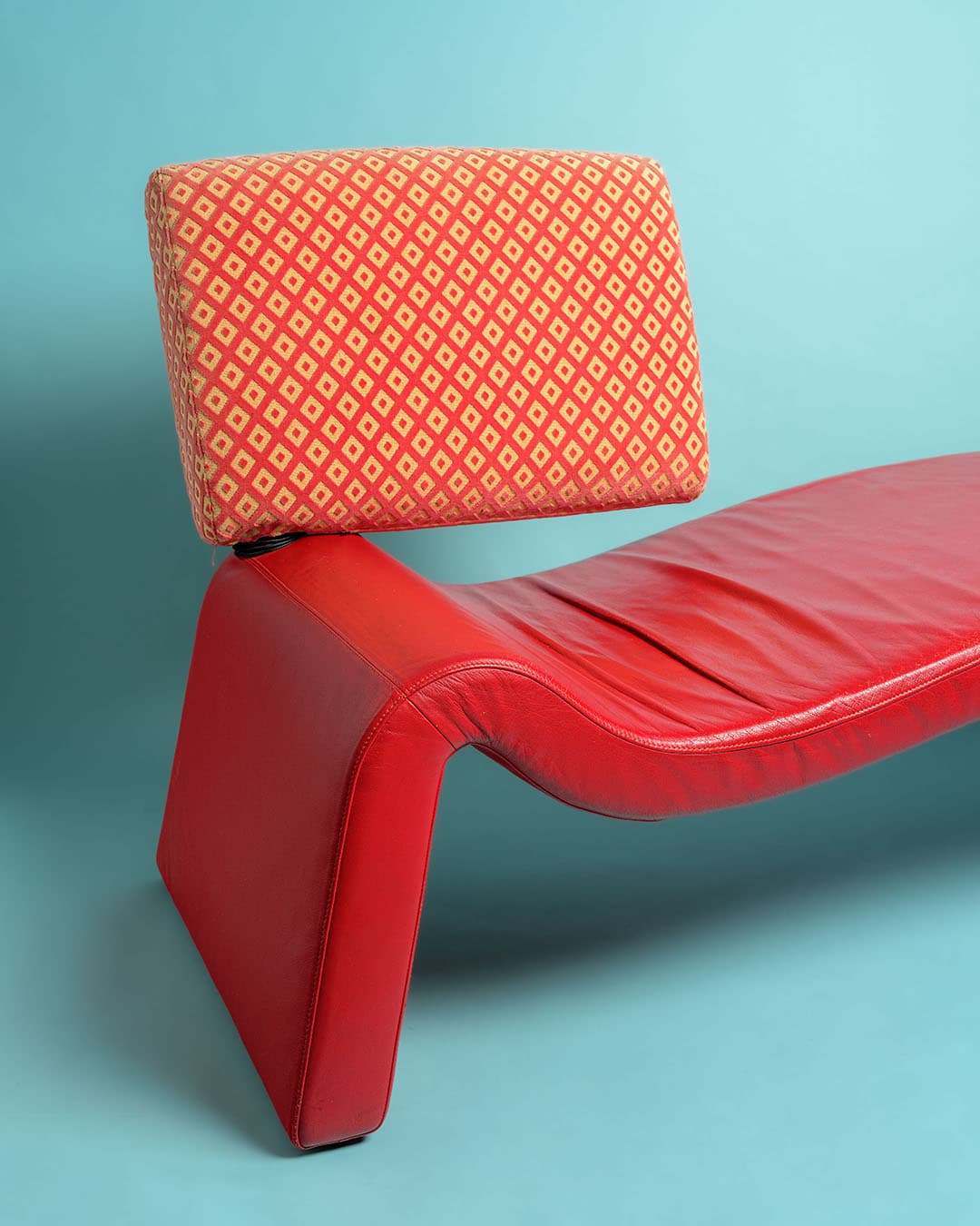 Chaise longue, red natural leather, COR, Germany, 1980s. - 193478