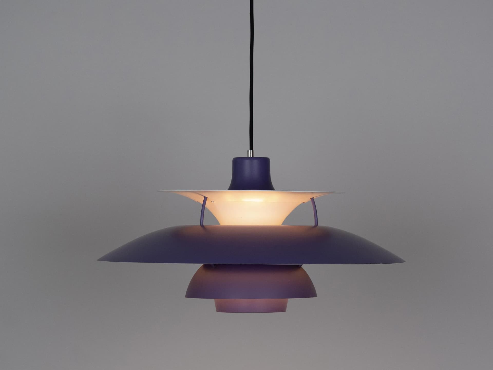 Lawendowo-fioletowa aluminiowa lampa wisząca PH 5, proj. P. Henningsen dla Louis Poulsen, Dania, lata 50. - 13640