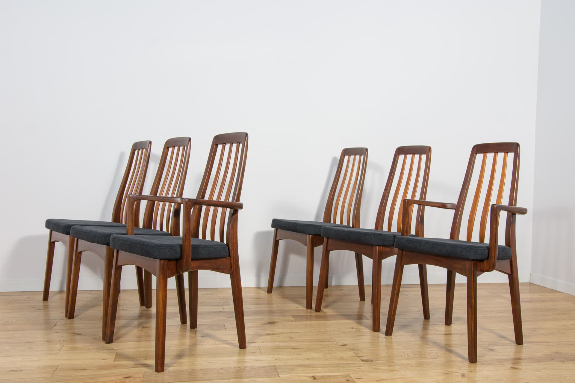 Komplet czterech krzeseł i dwóch foteli, drewno tekowe brąz ciemny, Wielka Brytania, lata 60. - 193826