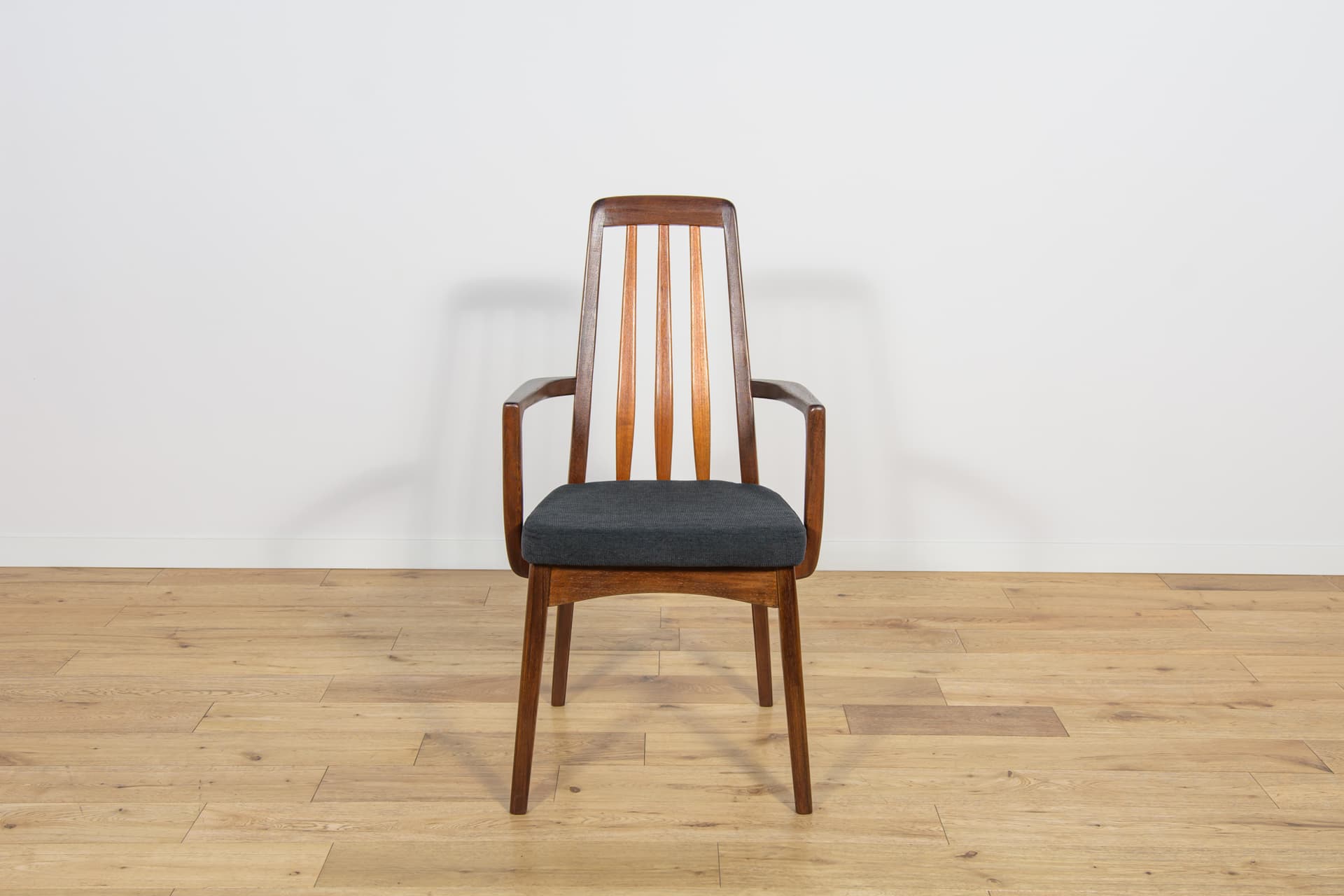 Komplet czterech krzeseł i dwóch foteli, drewno tekowe brąz ciemny, Wielka Brytania, lata 60. - 193827