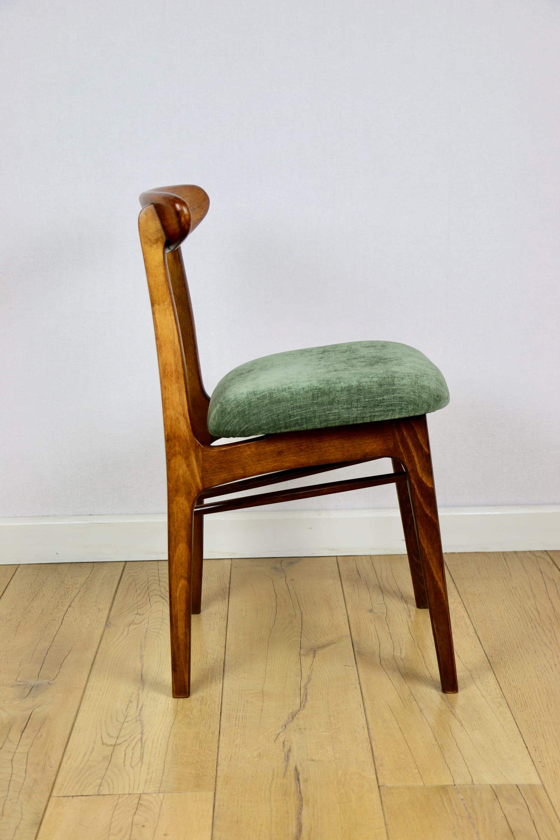 Krzesło, zielone, proj. R. Hałas, Polska, lata 70. - 193951