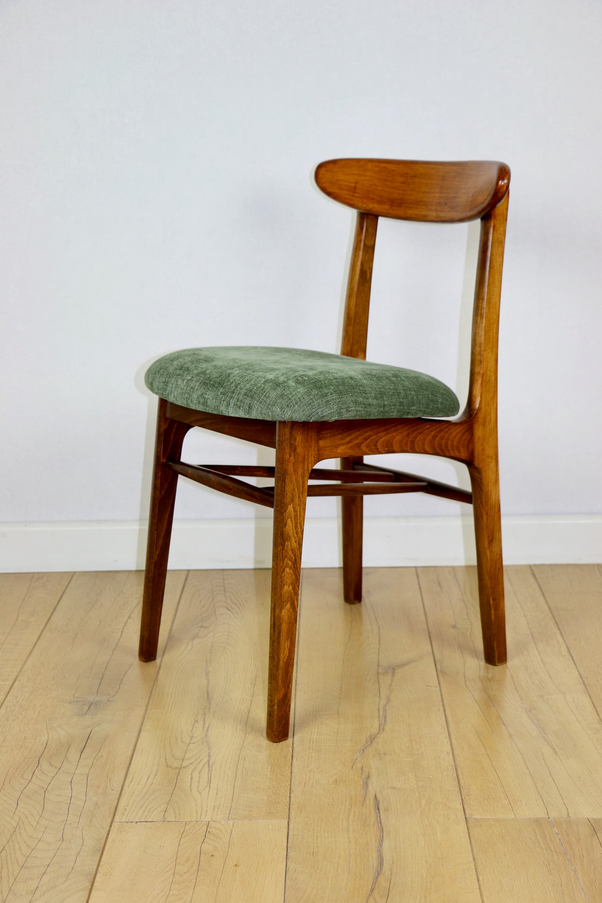 Krzesło, zielone, proj. R. Hałas, Polska, lata 70. - 193946