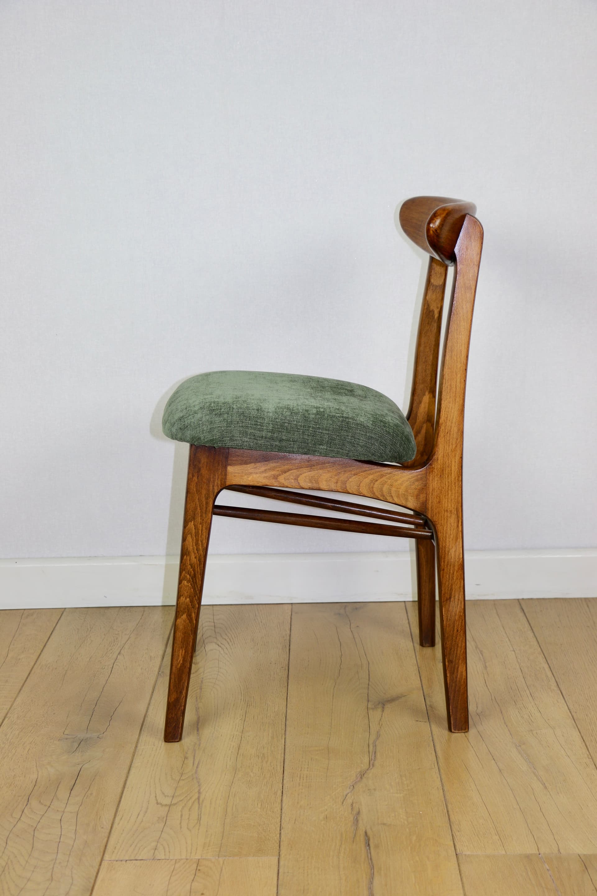 Krzesło, zielone, proj. R. Hałas, Polska, lata 70. - 193947