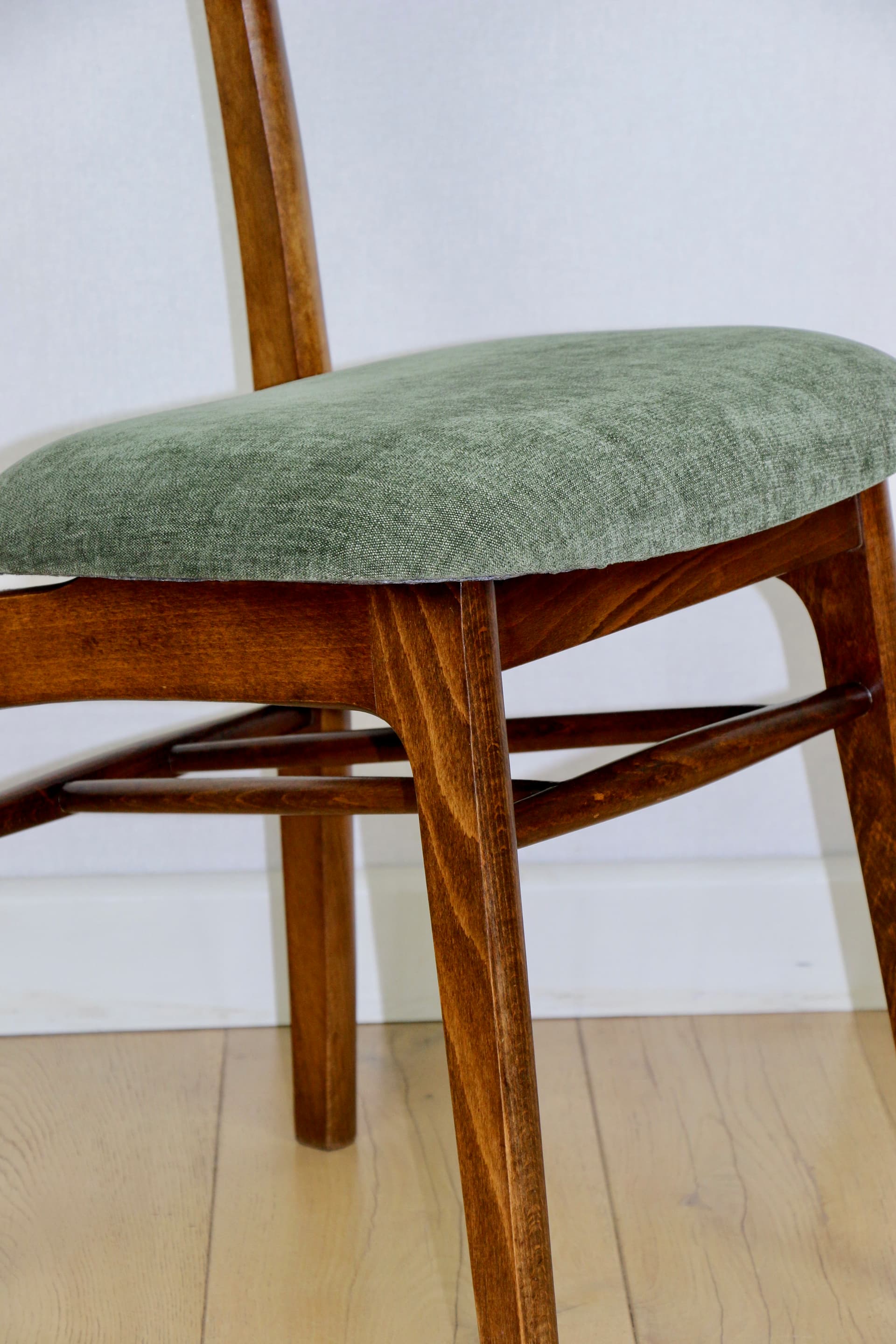 Krzesło, zielone, proj. R. Hałas, Polska, lata 70. - 193953