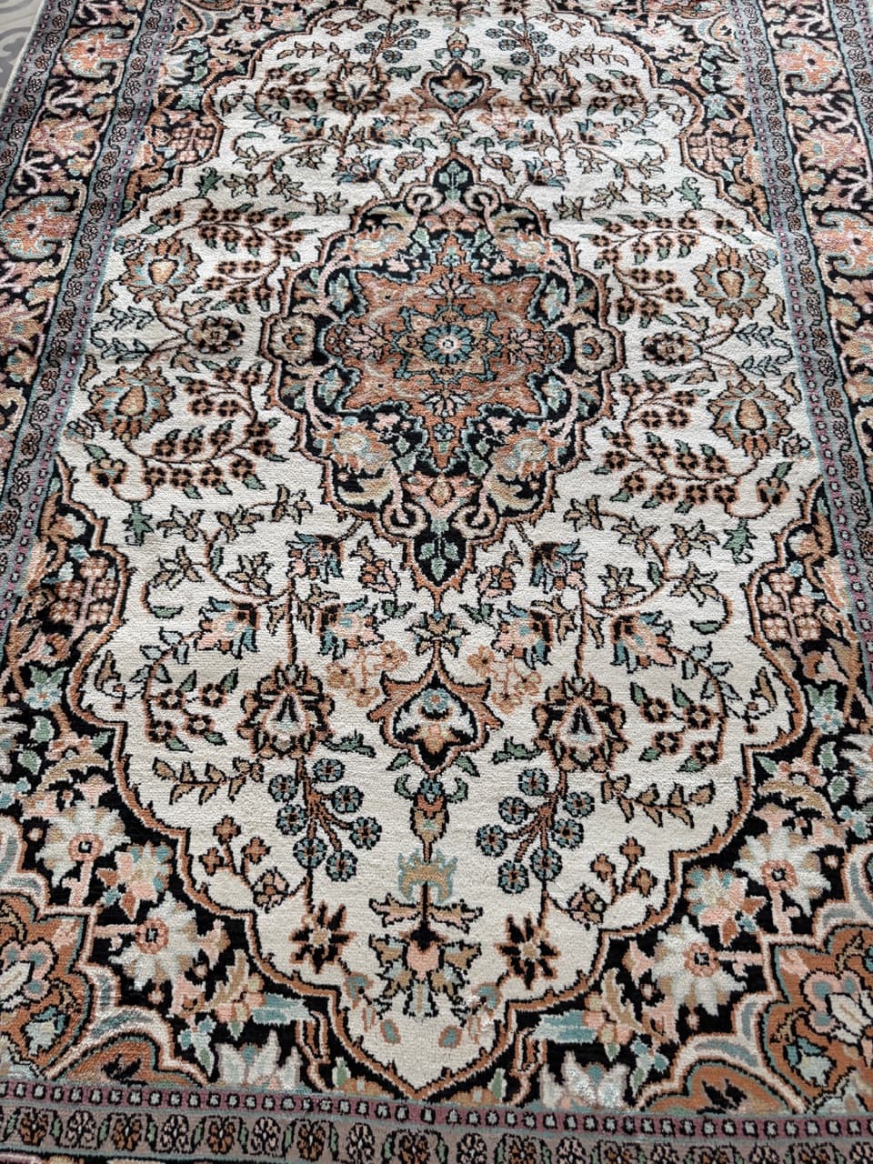 Dywan Ghoum, 200x120 cm, jedwab ivory white, Indie - 195128