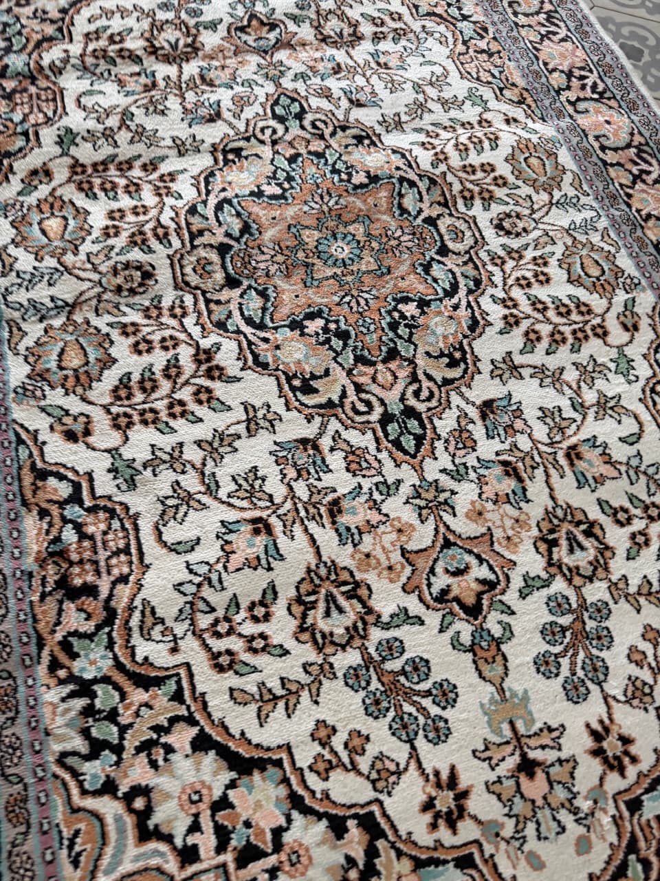 Dywan Ghoum, 200x120 cm, jedwab ivory white, Indie - 195129