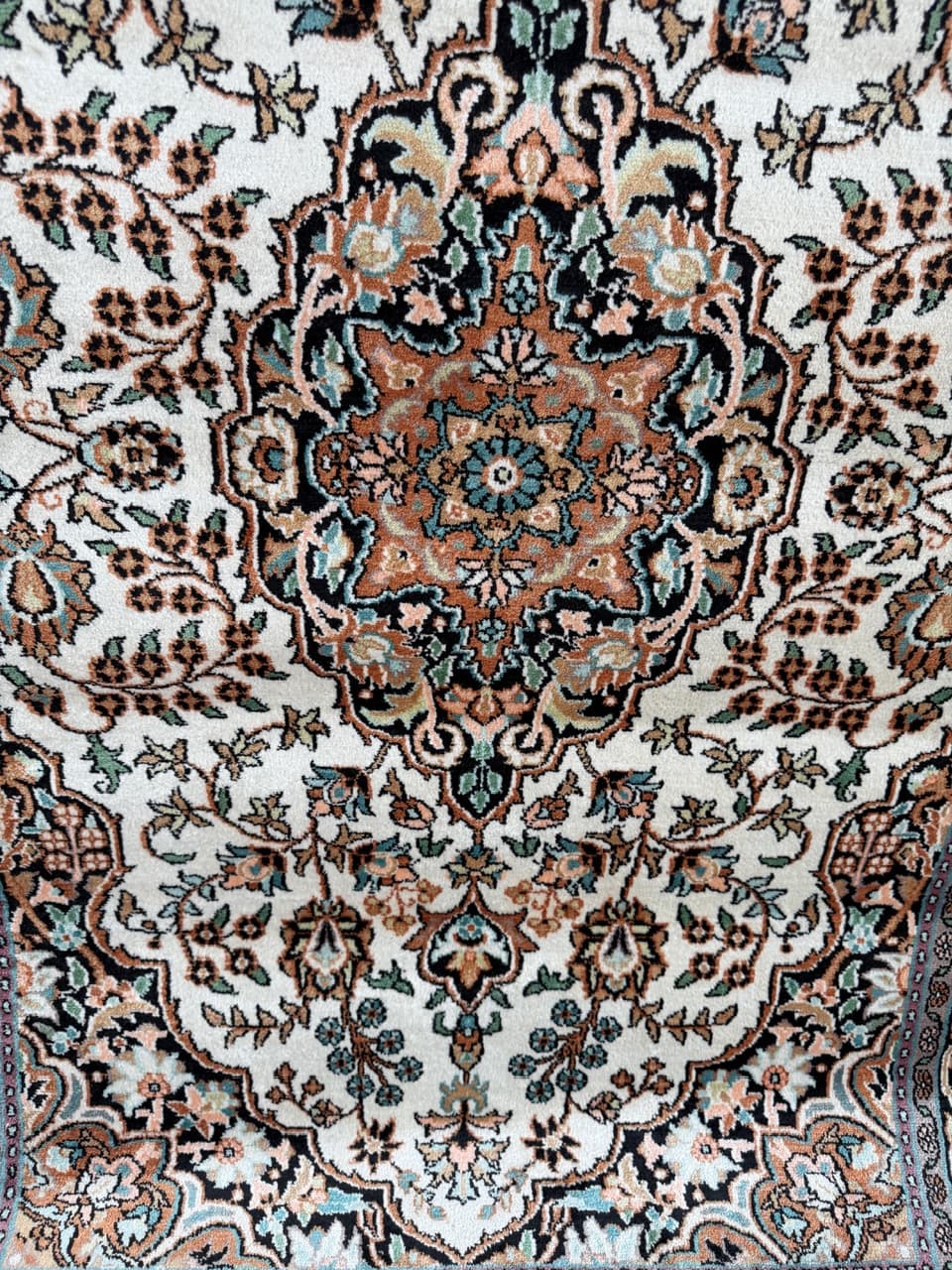 Dywan Ghoum, 200x120 cm, jedwab ivory white, Indie - 195125