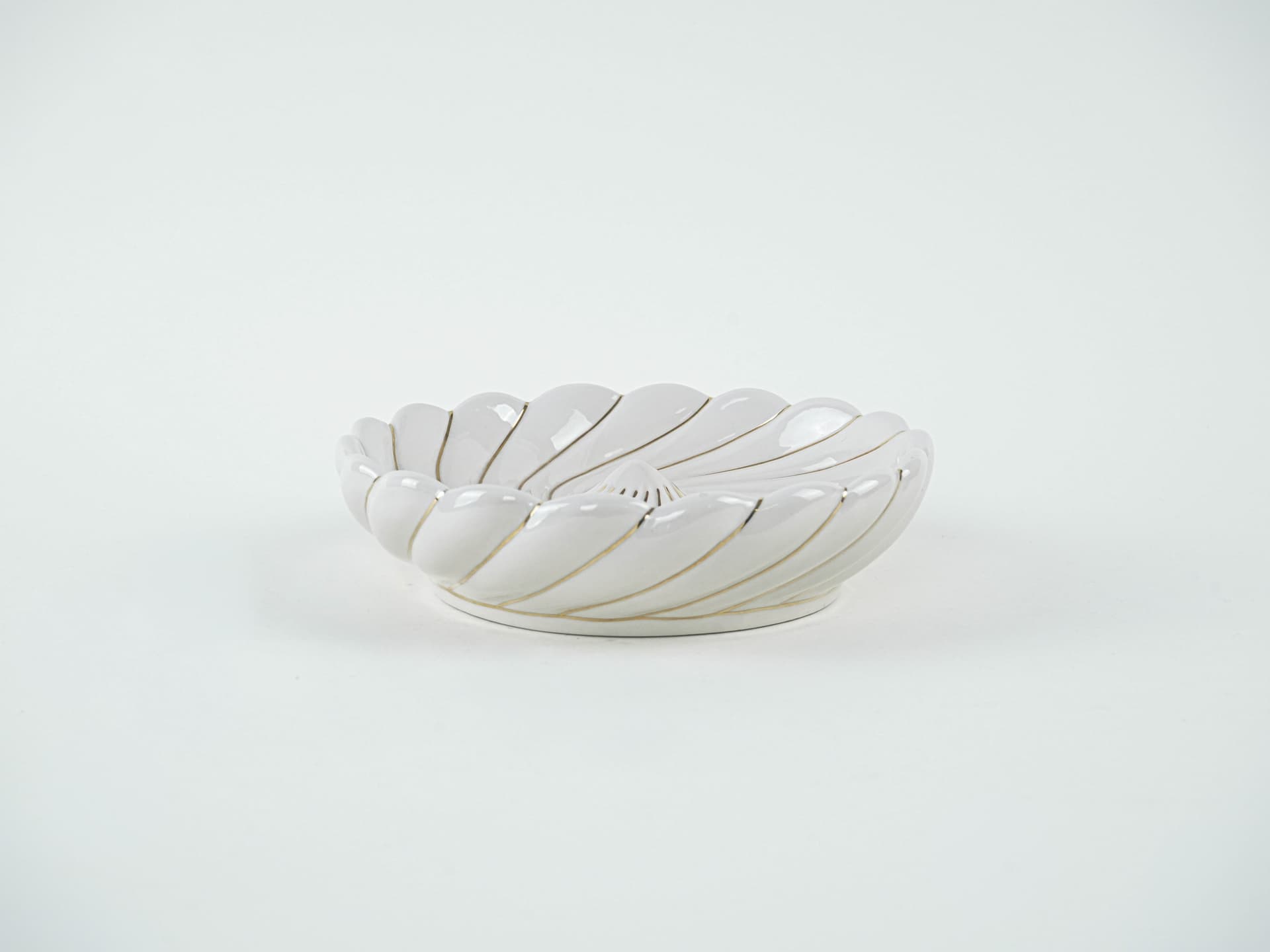 Decorative bowl, Postmodernism, ivory white ceramic, Italy, 1980s. - 195307