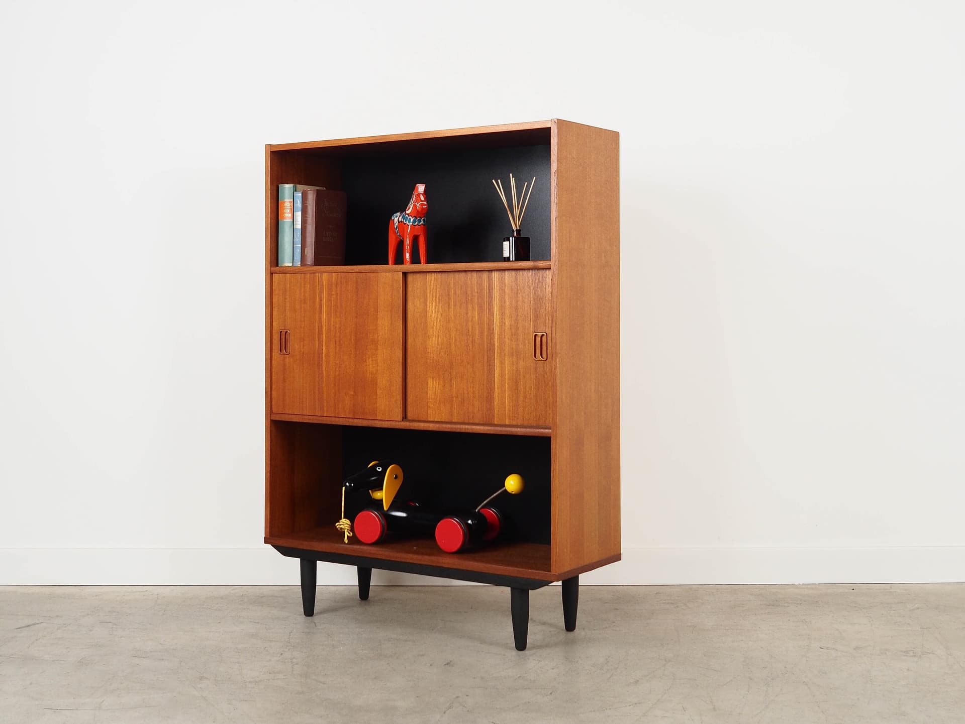 Bookcase, brown teak, Denmark, 1970s. - 195418