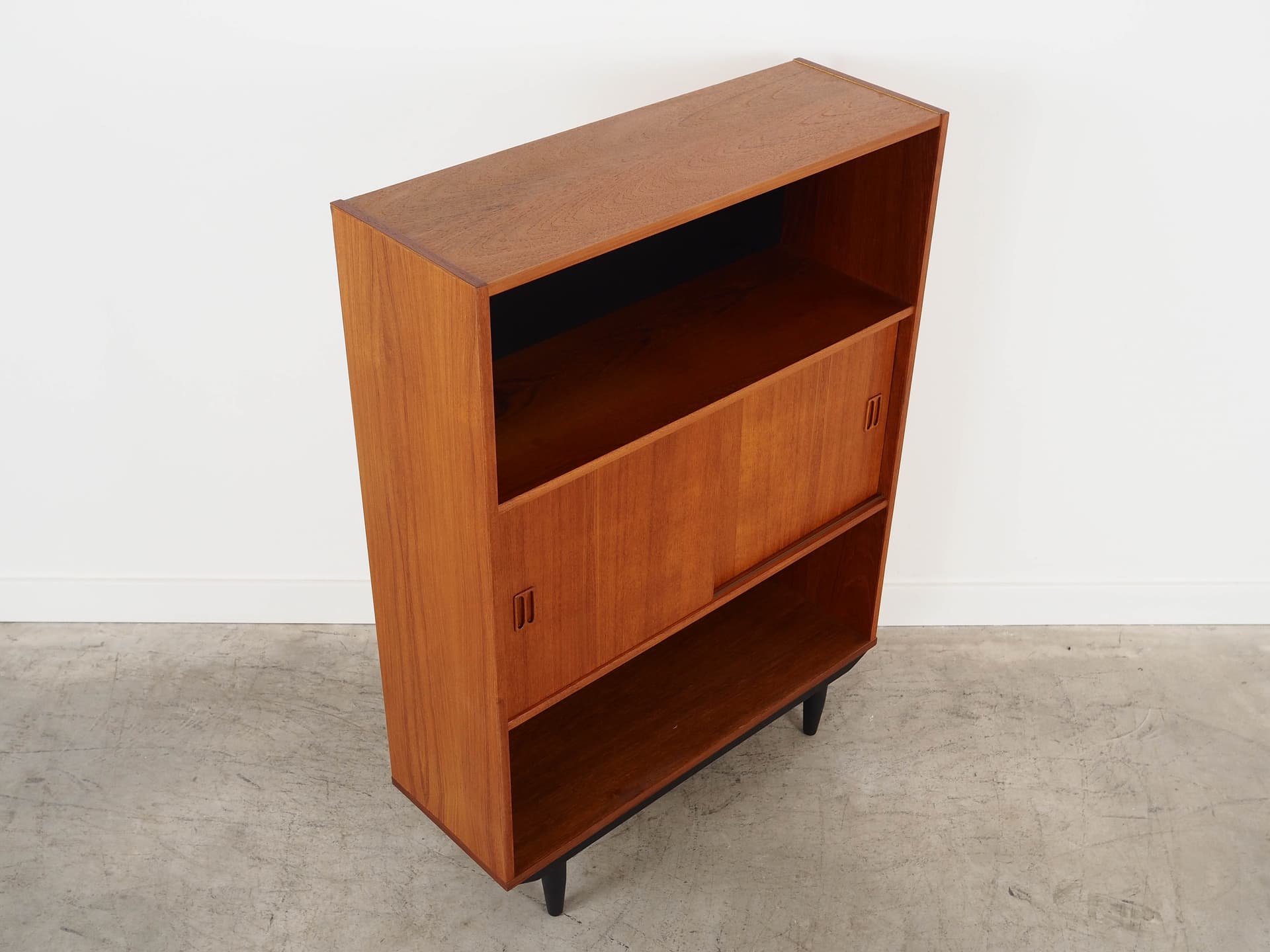 Bookcase, brown teak, Denmark, 1970s. - 195421