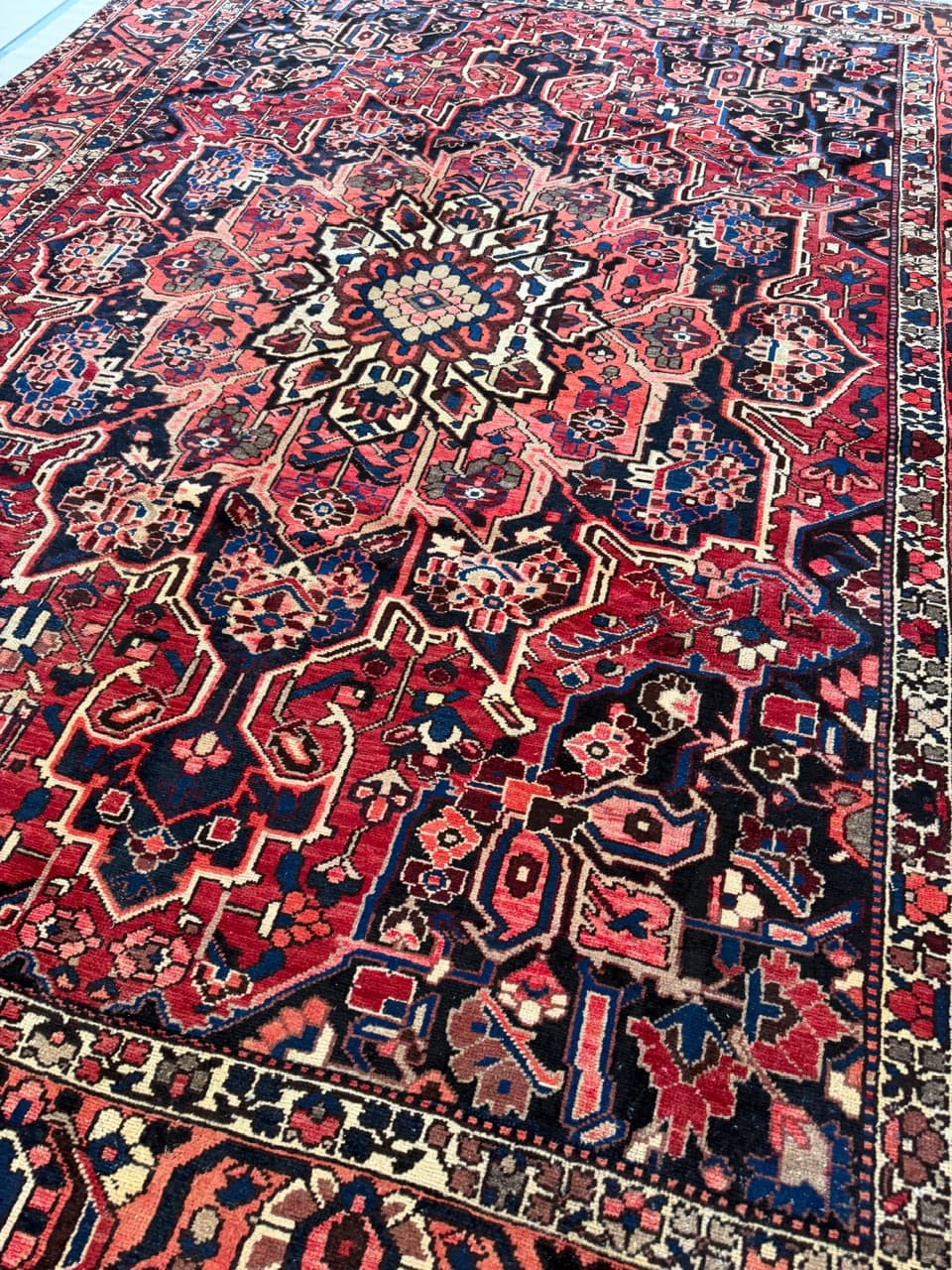 Rug Bahtiari Hamadan, 385x300 cm, multicolor wool, Iran - 195769