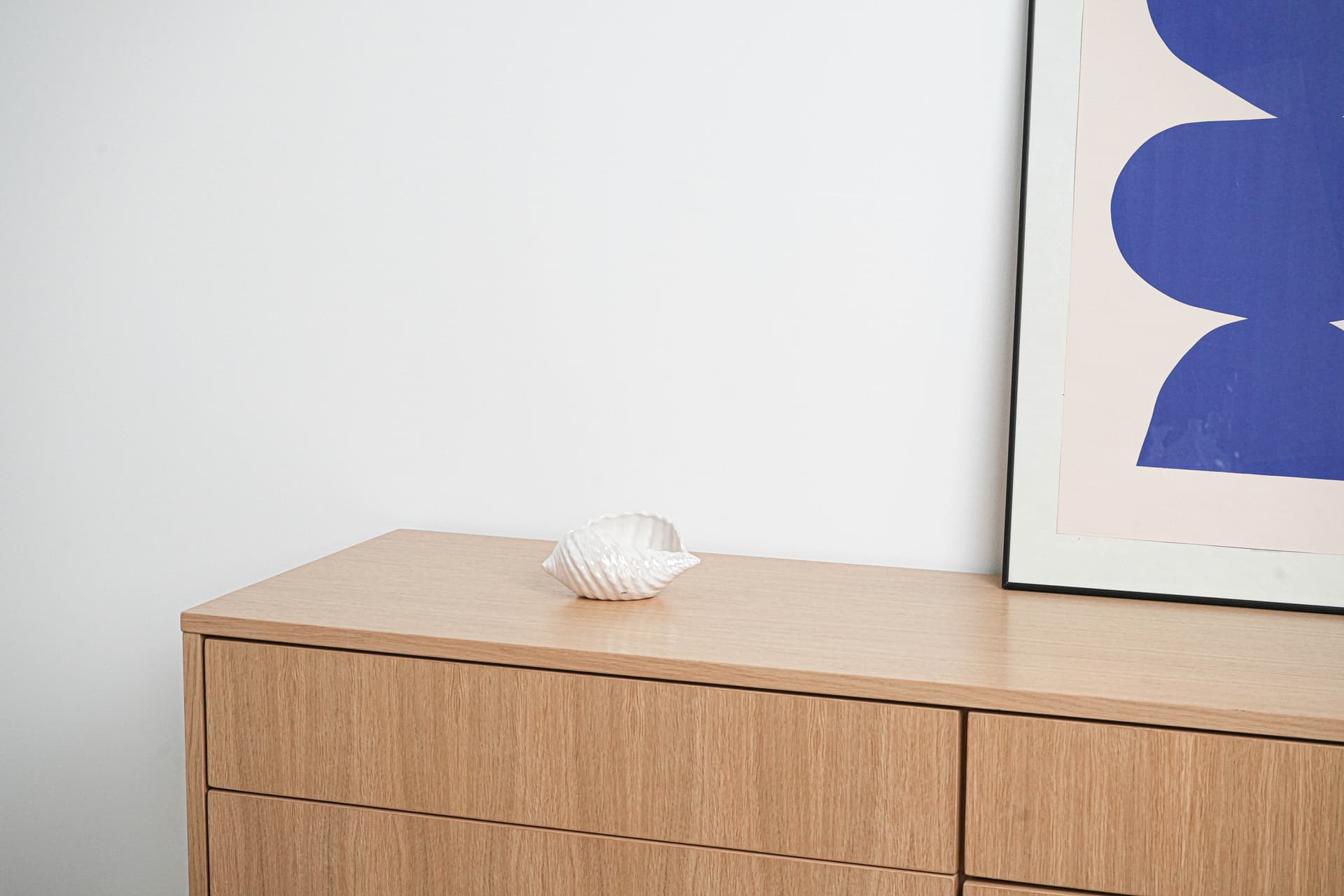 Decorative shell, ivory white porcelain, Italy, 1970s. - 195866