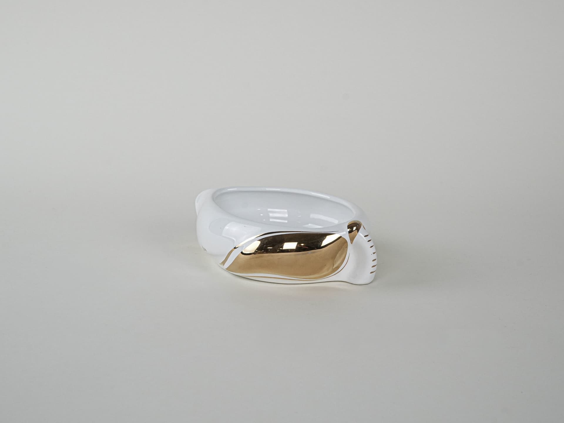 Decorative centerpiece, oval, ivory white porcelain, Italy, 1970s. - 195916