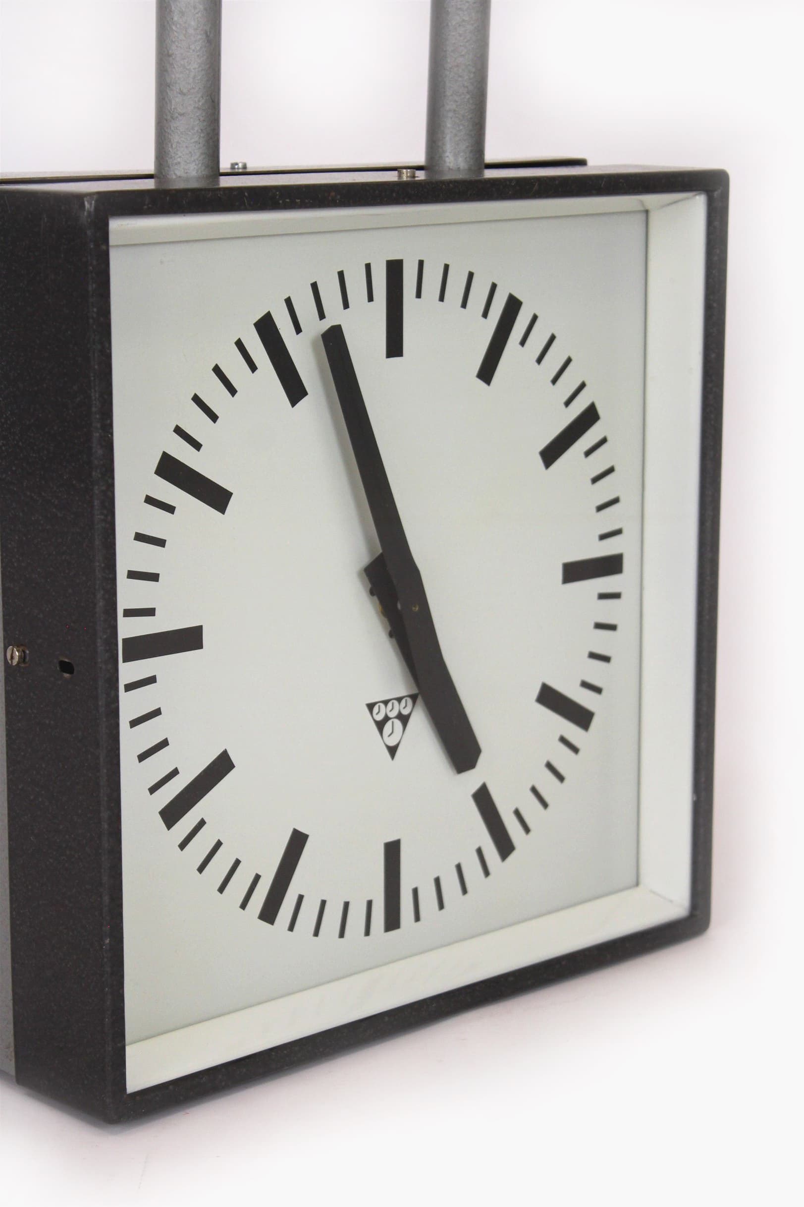 Dwustronny zegar kolejowy, szary, metal, Pragotron, Czechy, lata 80. - 196186