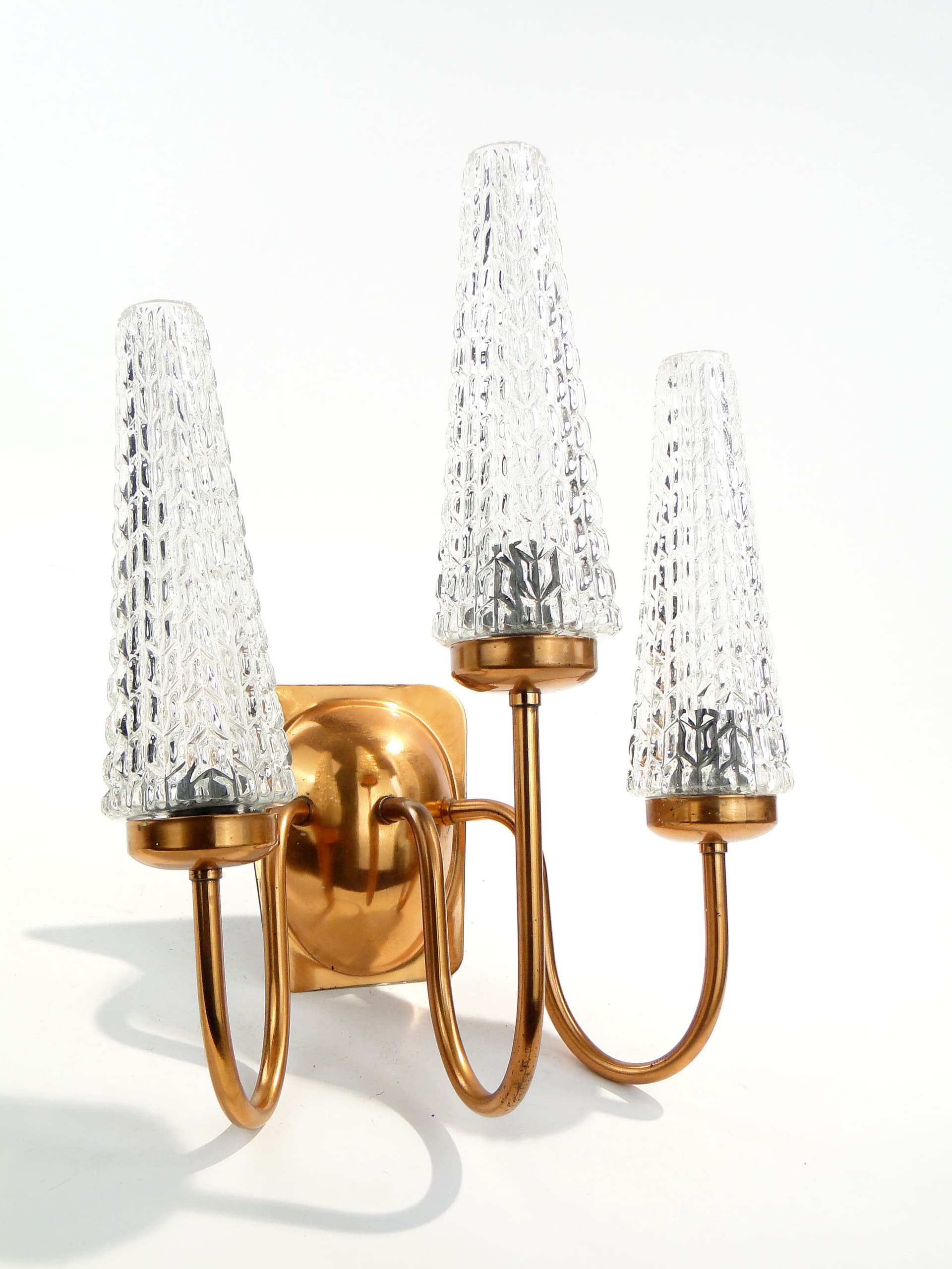 Kinkiet trójramienny, miedź, szkło, Polska, lata 70. - 1359